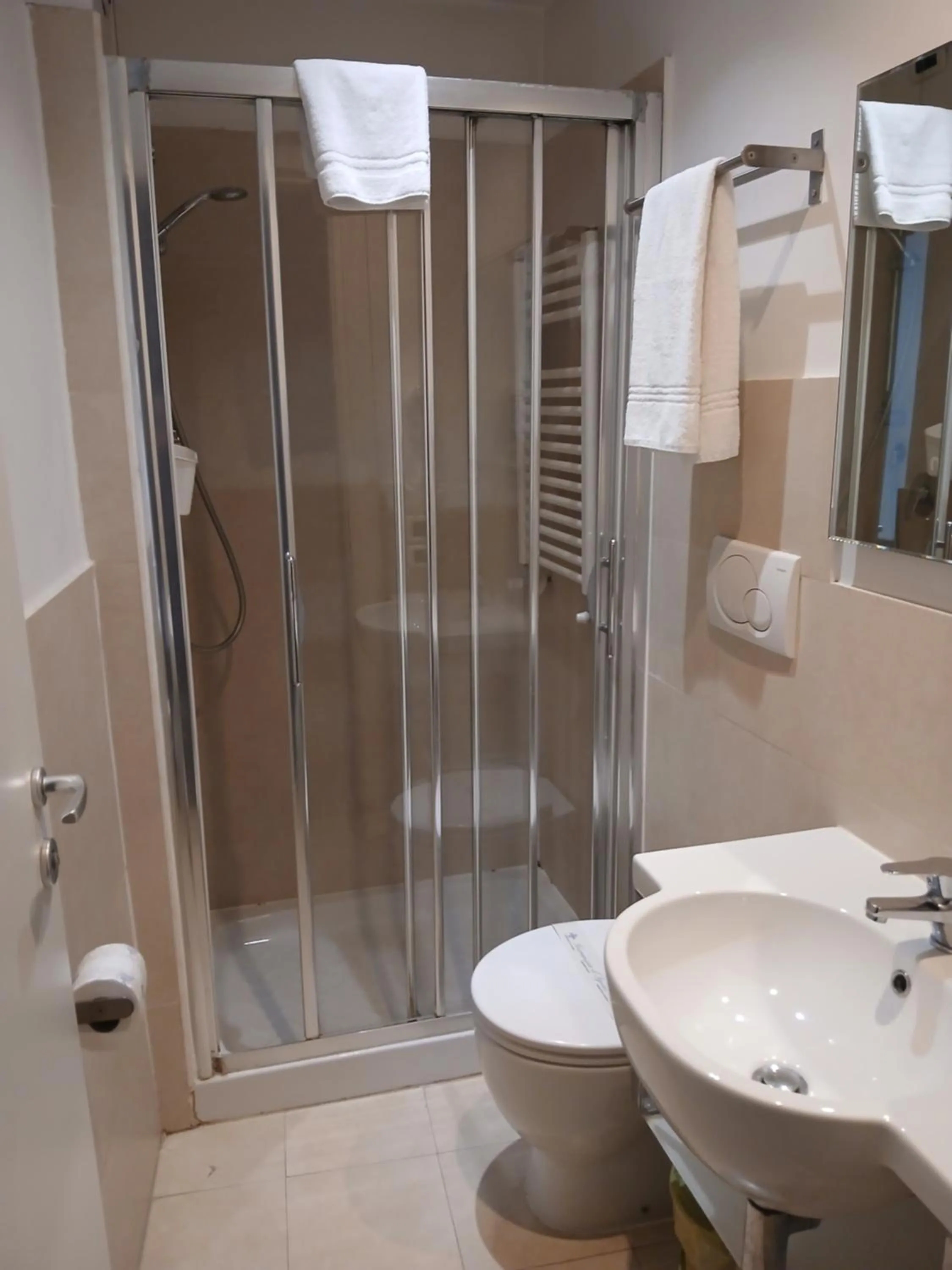 Bathroom in Hotel Aniene