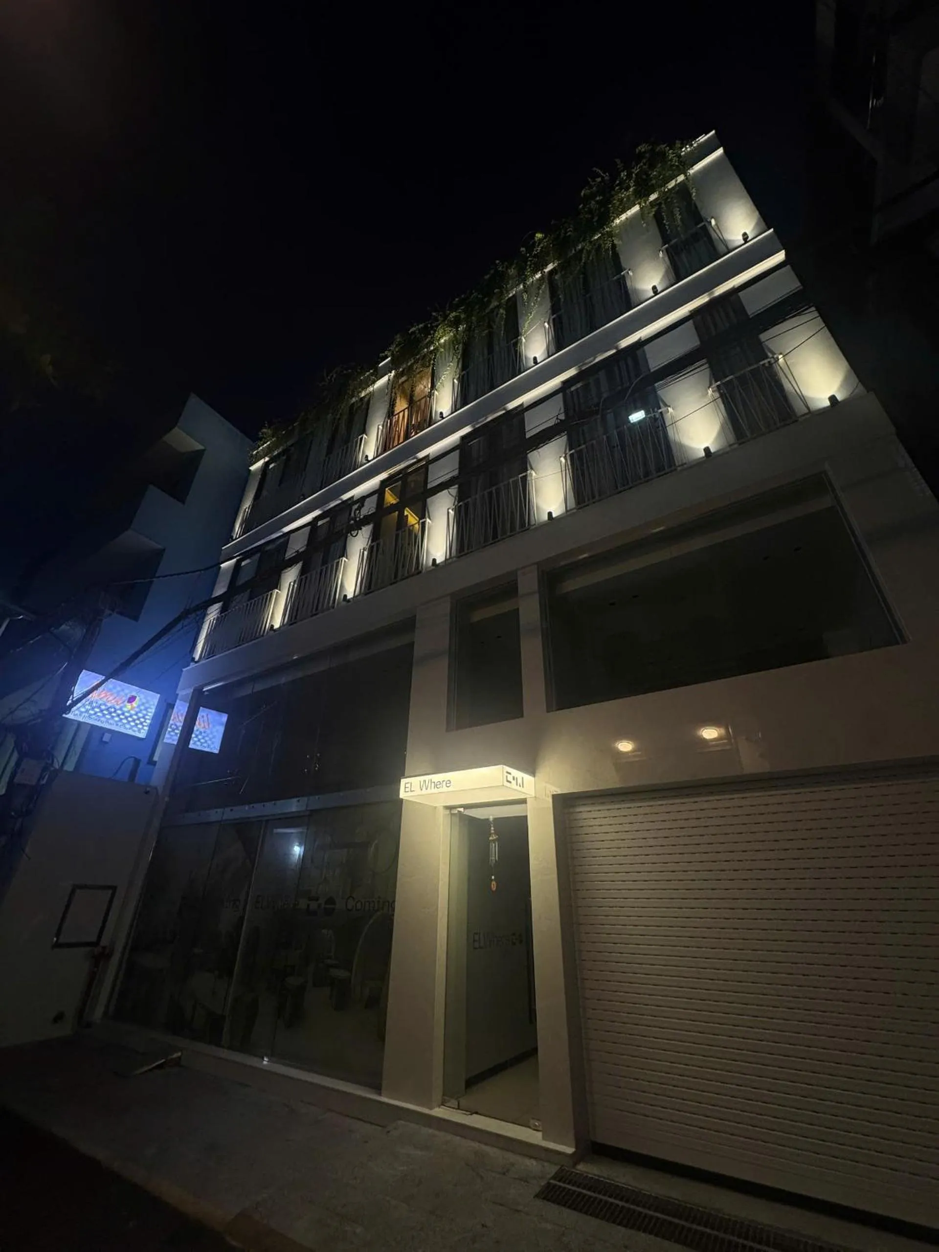 Property building in EL Where Hotel