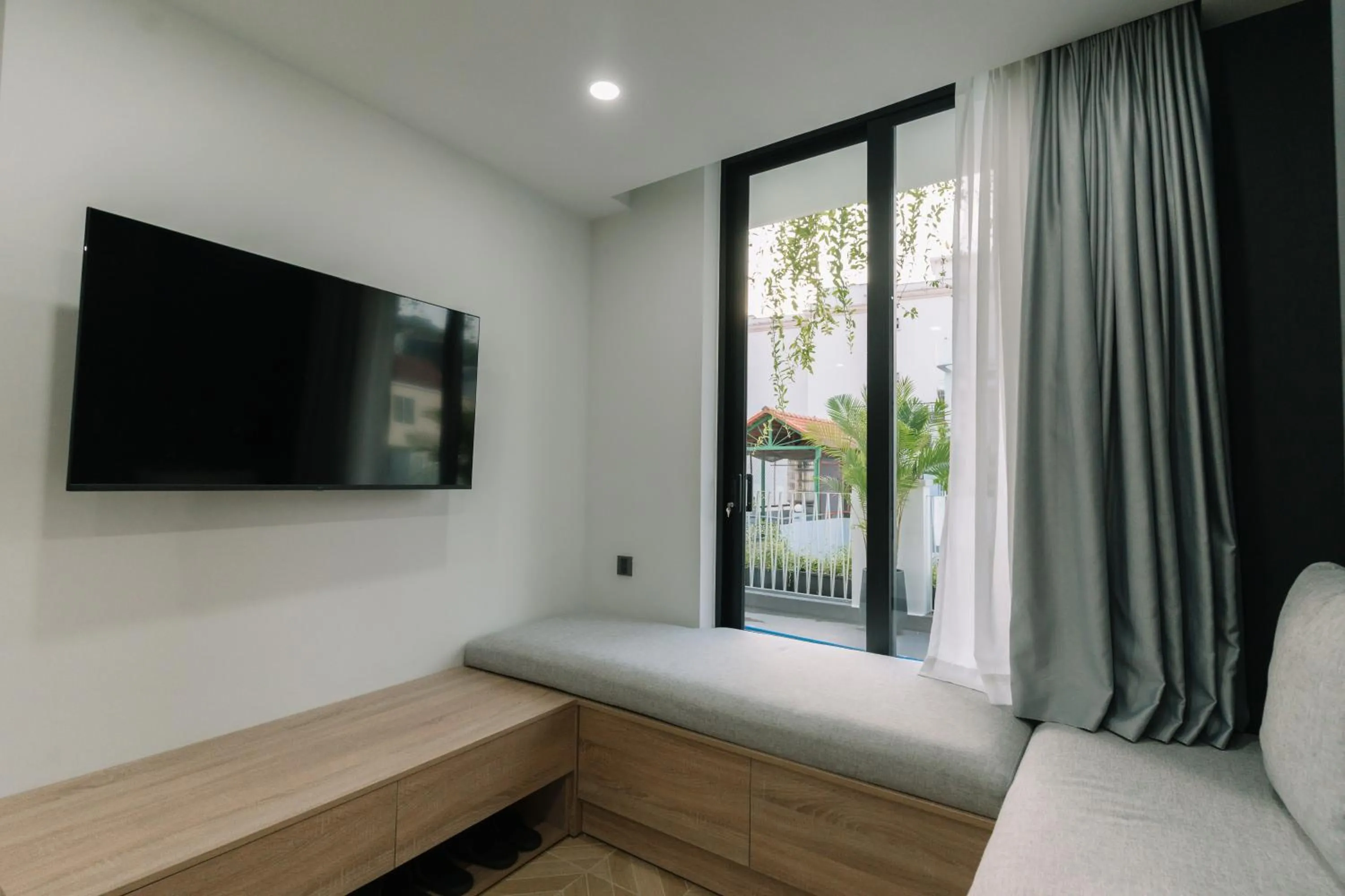 Communal lounge/ TV room, Bed in EL Where Hotel