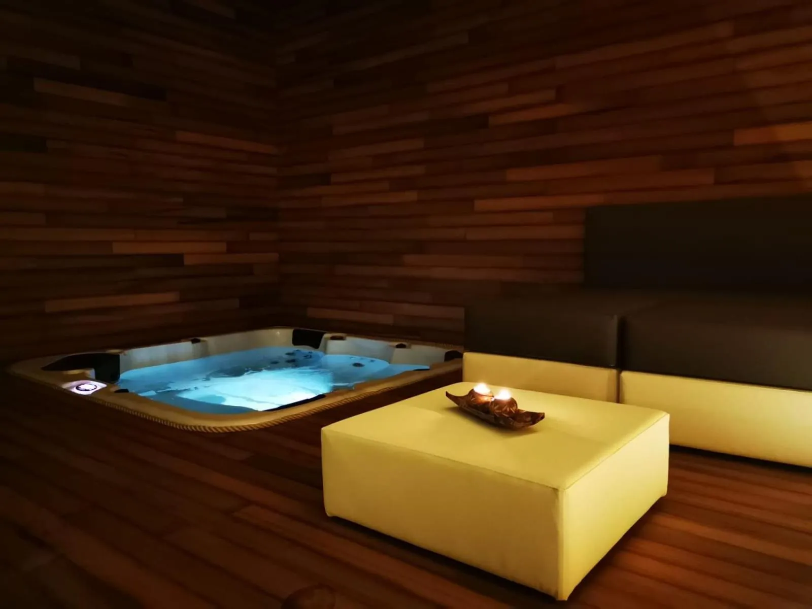 Hot Tub in Resort Il Mulino