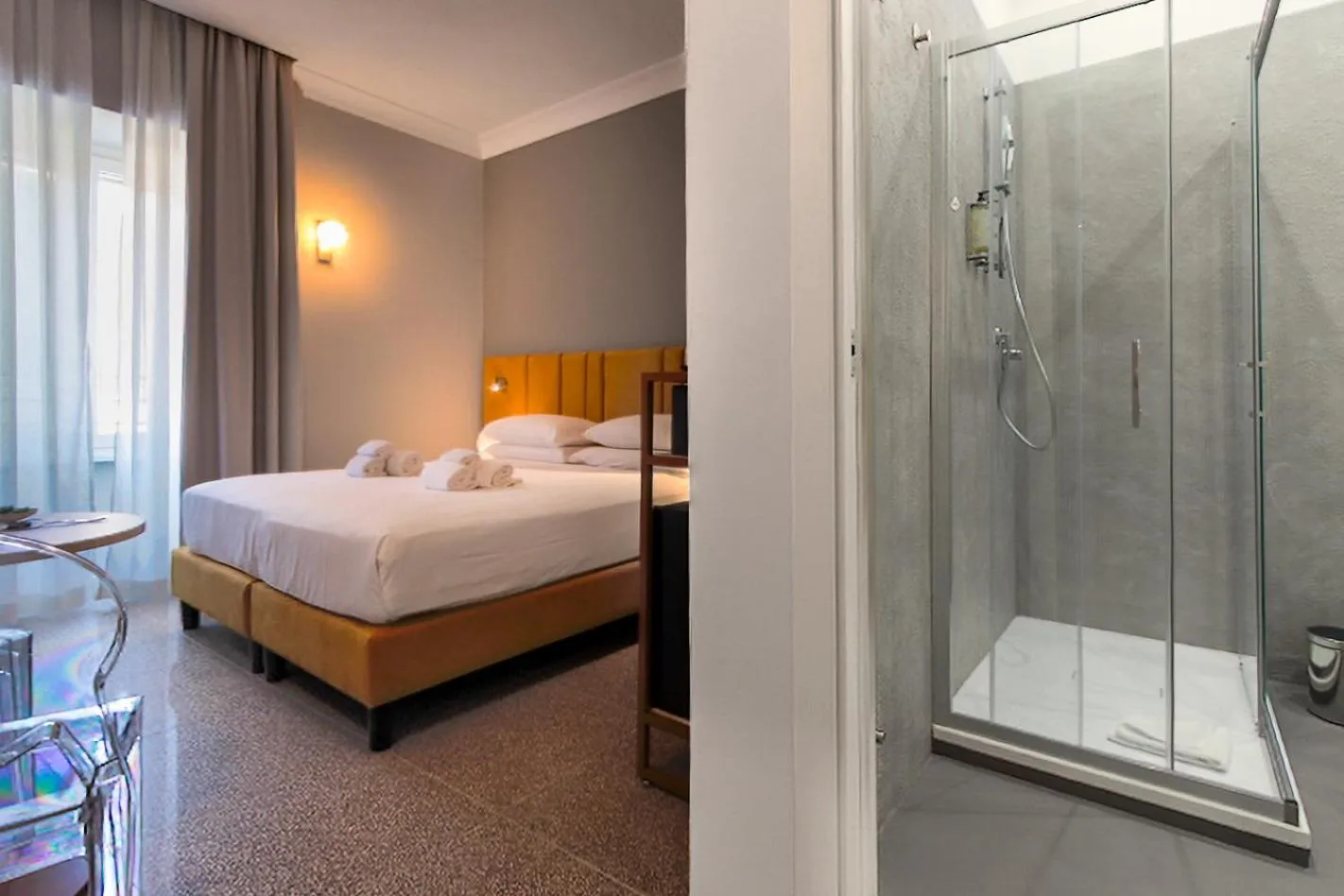 Shower, Bed in Velia Relais