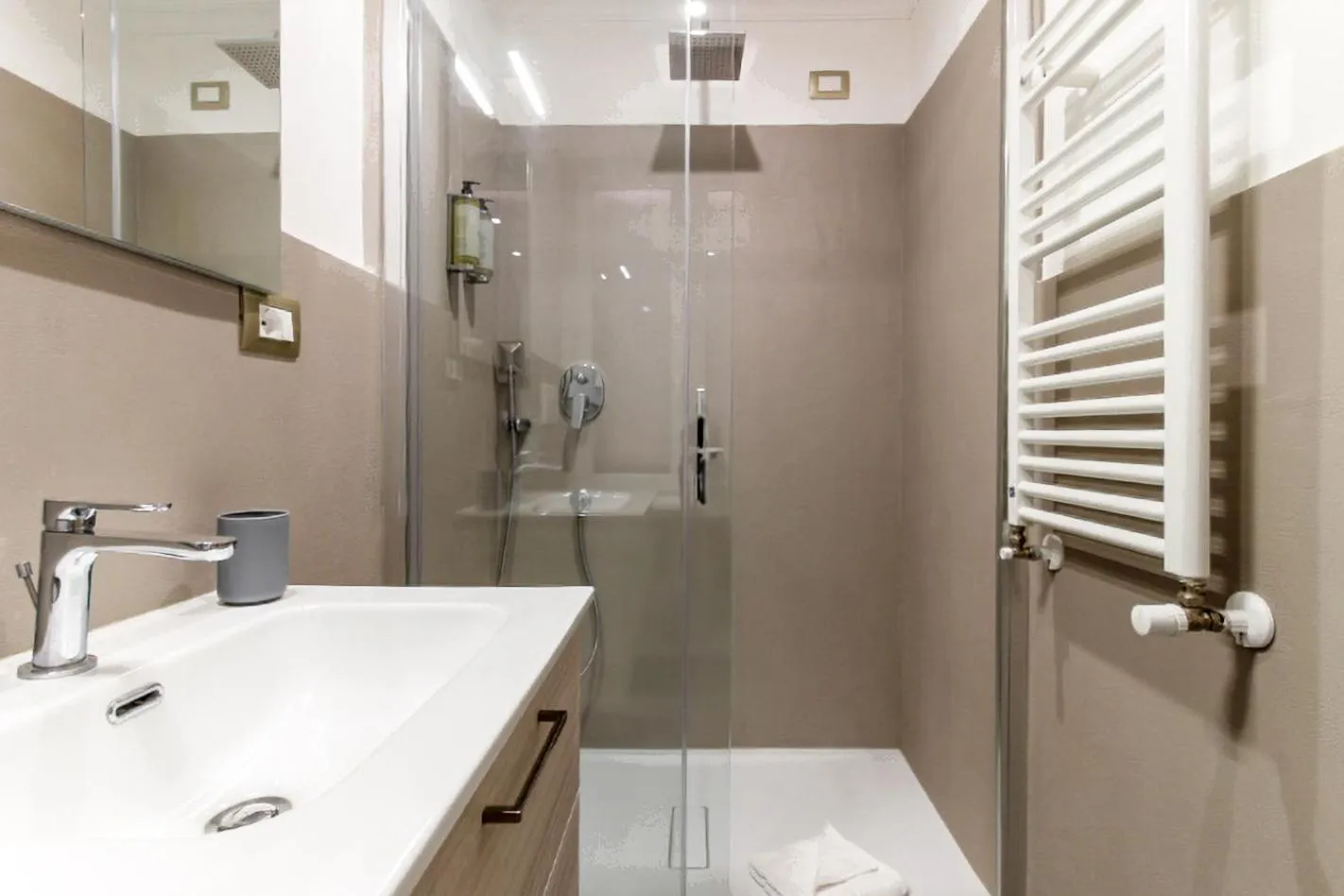 Shower in Velia Relais