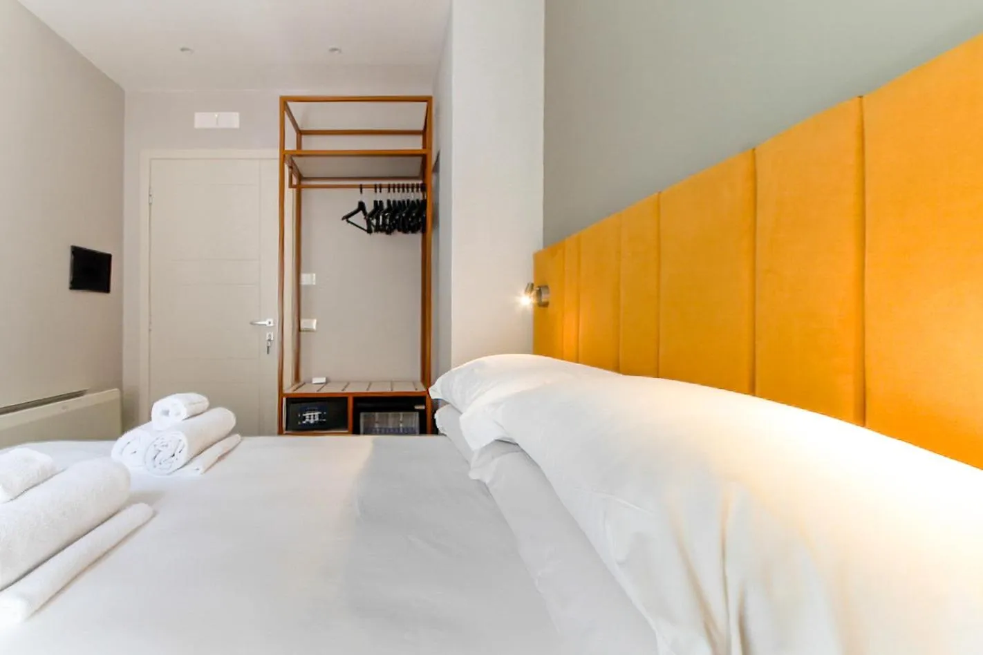 Photo of the whole room, Bed in Velia Relais