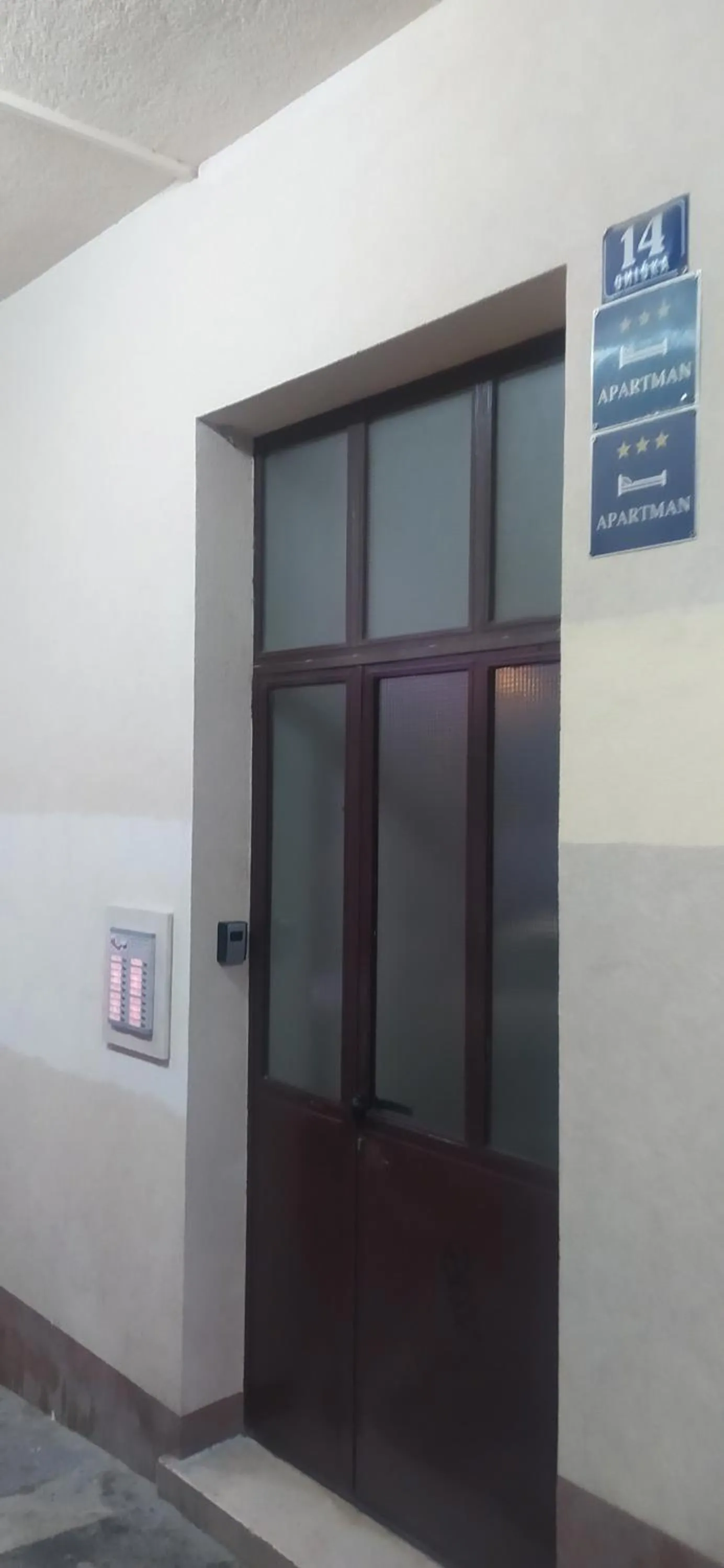 Facade/entrance in Happy Dreams Apartment near the beach and old town