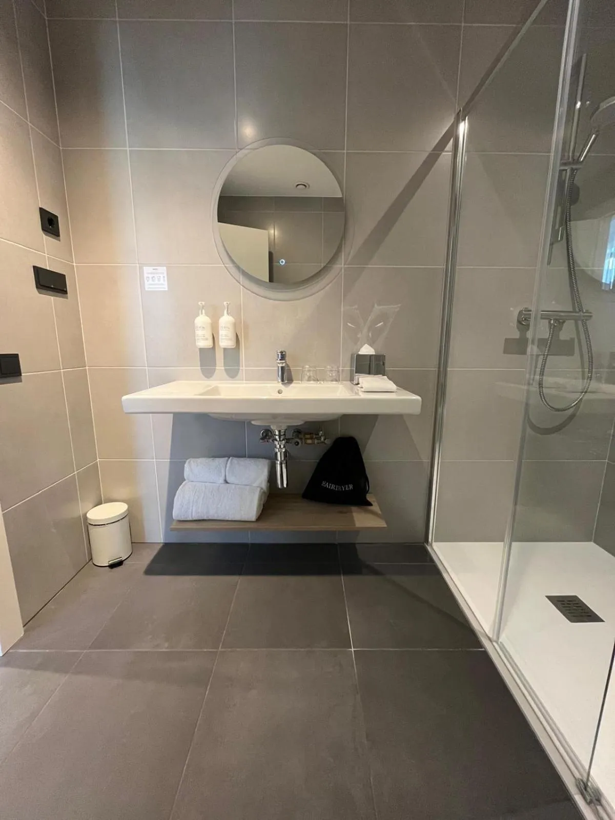 Shower in Spark By Hilton Madrid Alcala