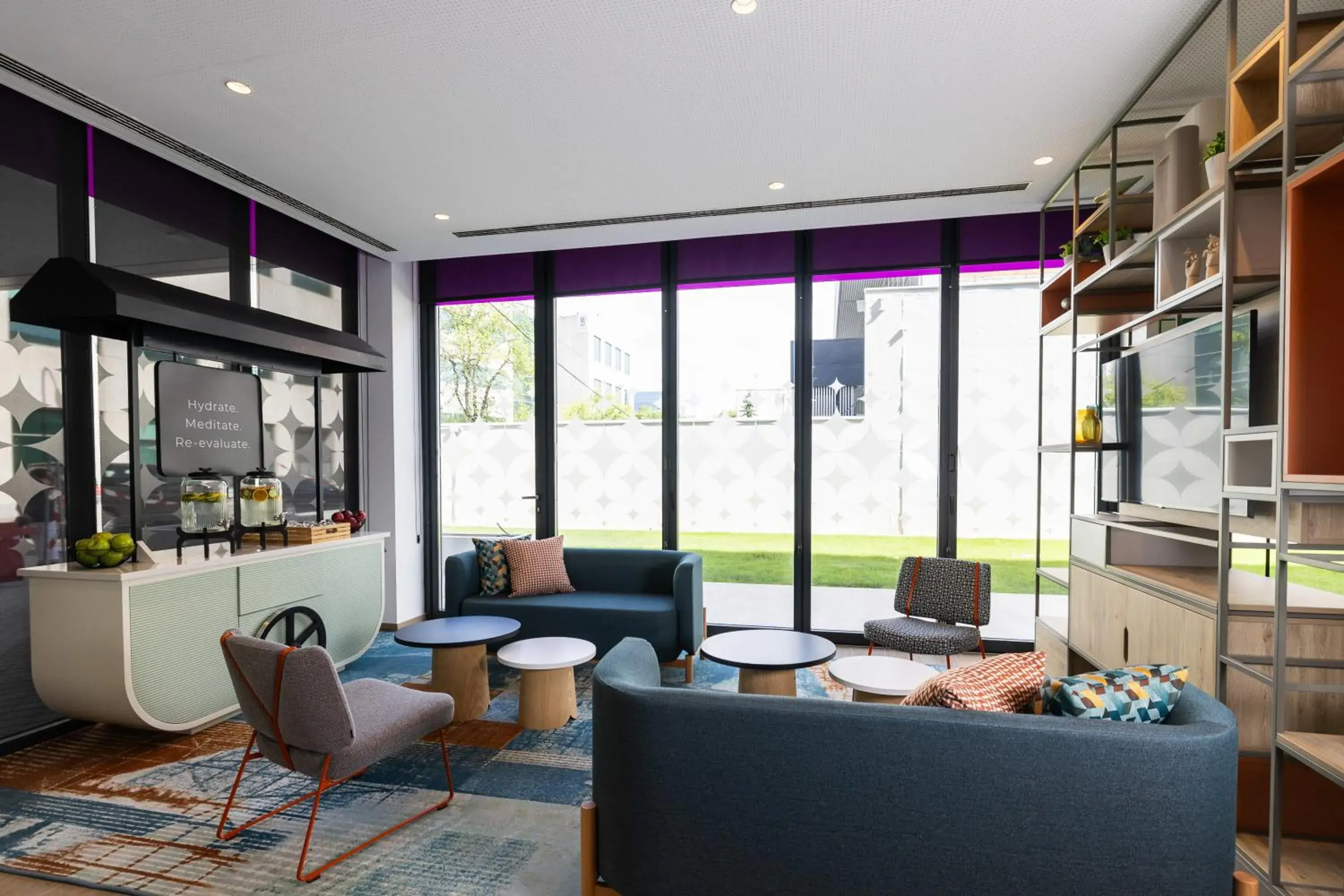 Living room in Spark By Hilton Madrid Alcala Living room in Spark By Hilton Madrid Alcala