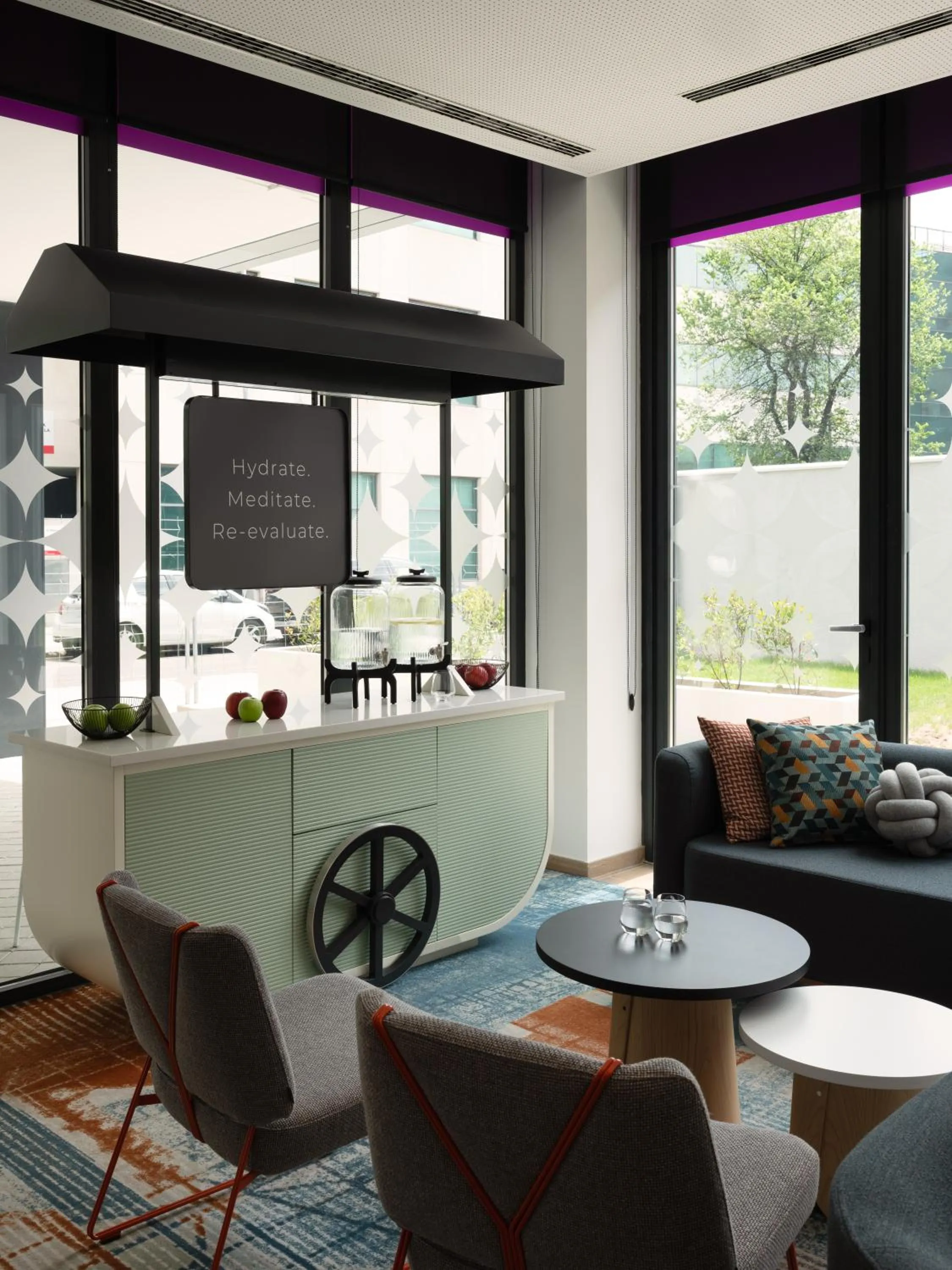 Lobby or reception in Spark By Hilton Madrid Alcala