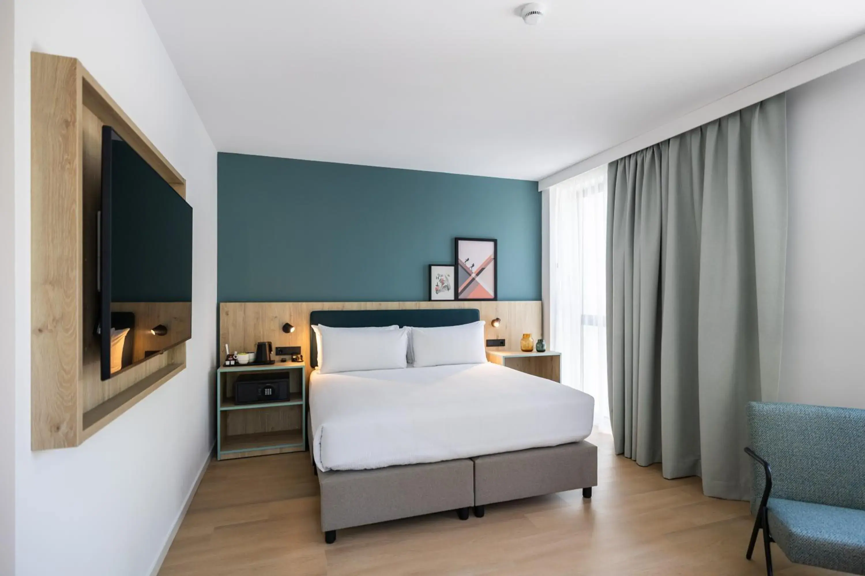King Room with Sofa Bed in Spark By Hilton Madrid Alcala King Room with Sofa Bed in Spark By Hilton Madrid Alcala