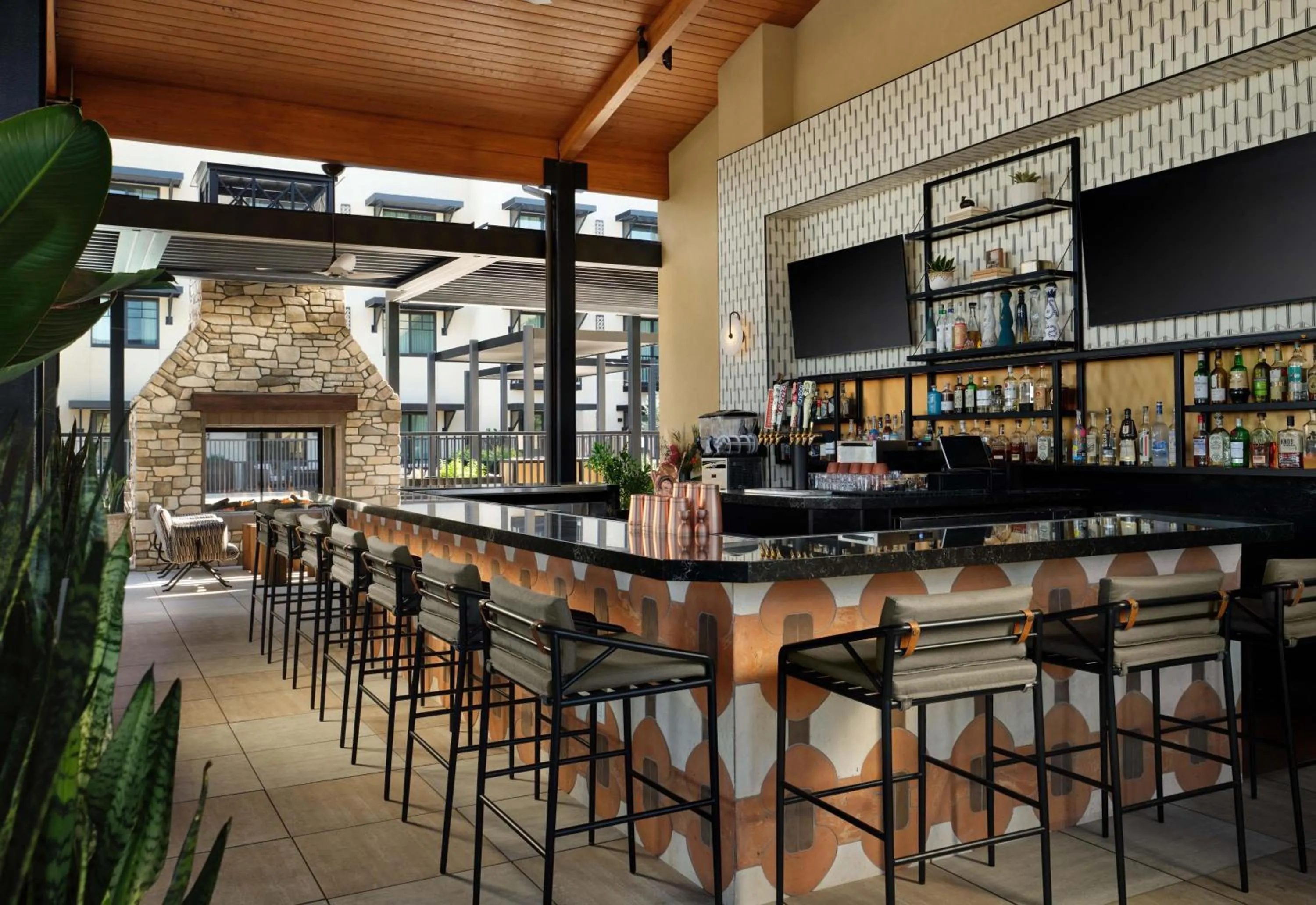 Lounge or bar in The Ava Hotel Paso Robles, Curio Collection By Hilton