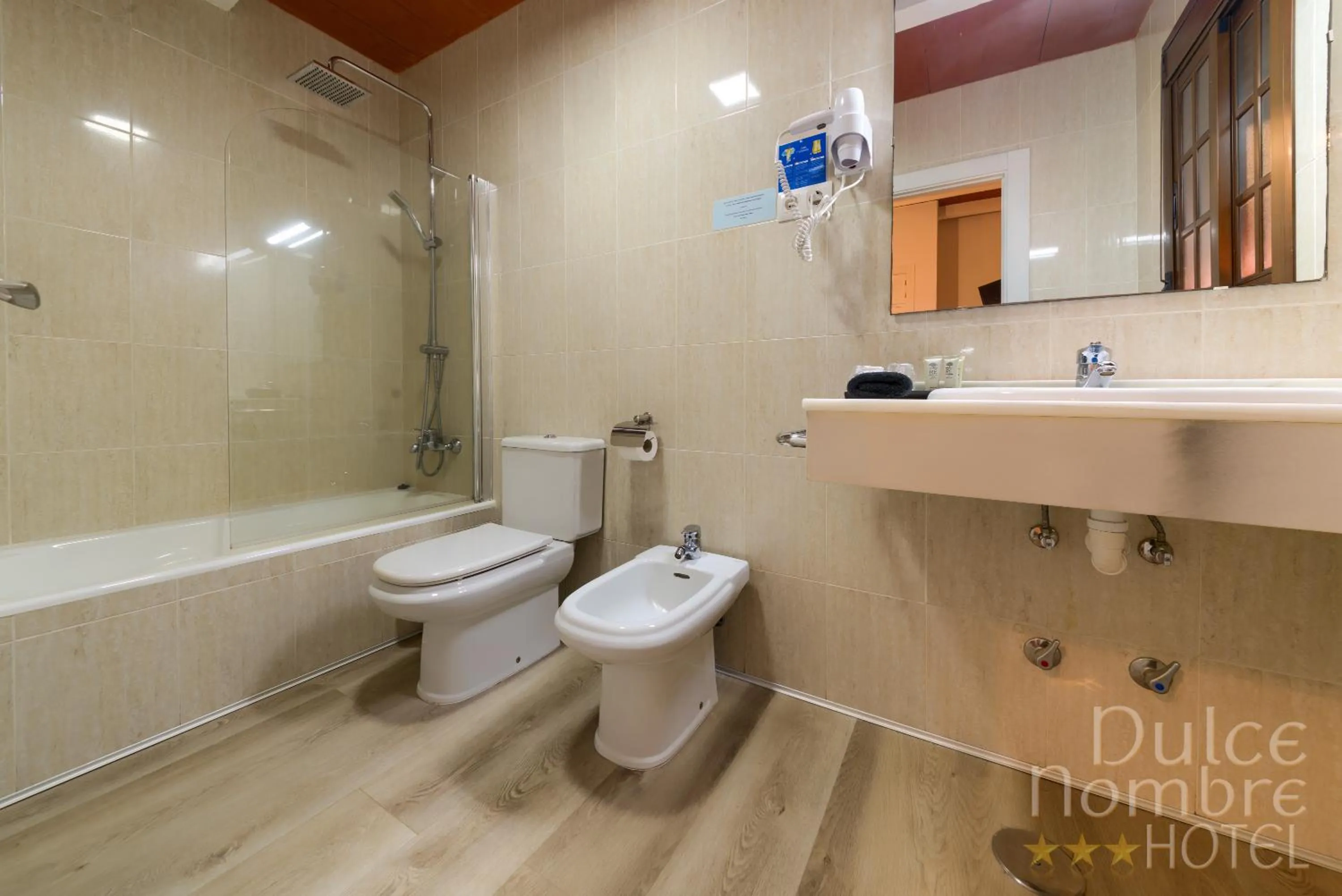 Shower in Dulce Nombre Hotel - Apartamentos