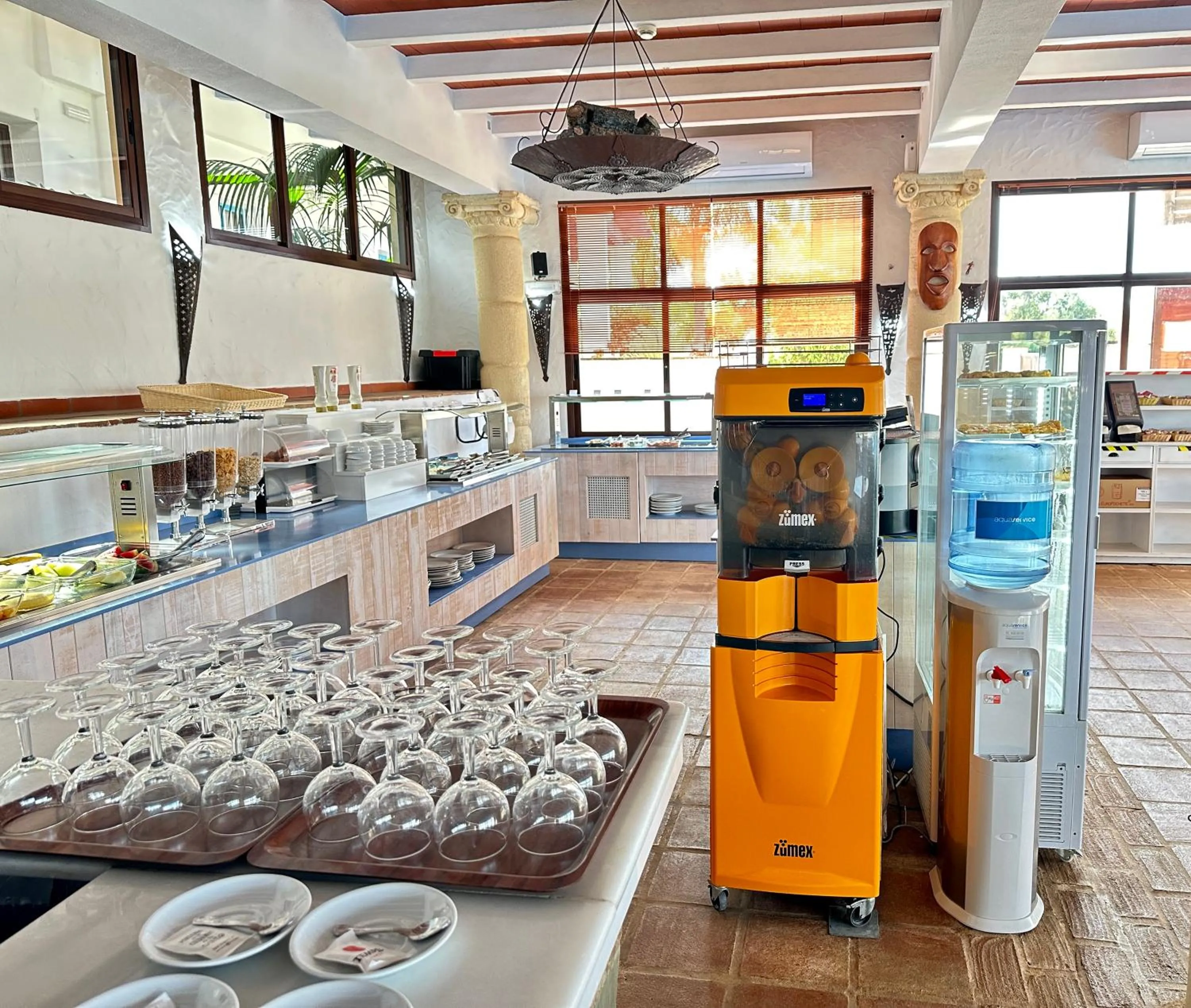 Food and drinks in Dulce Nombre Hotel - Apartamentos