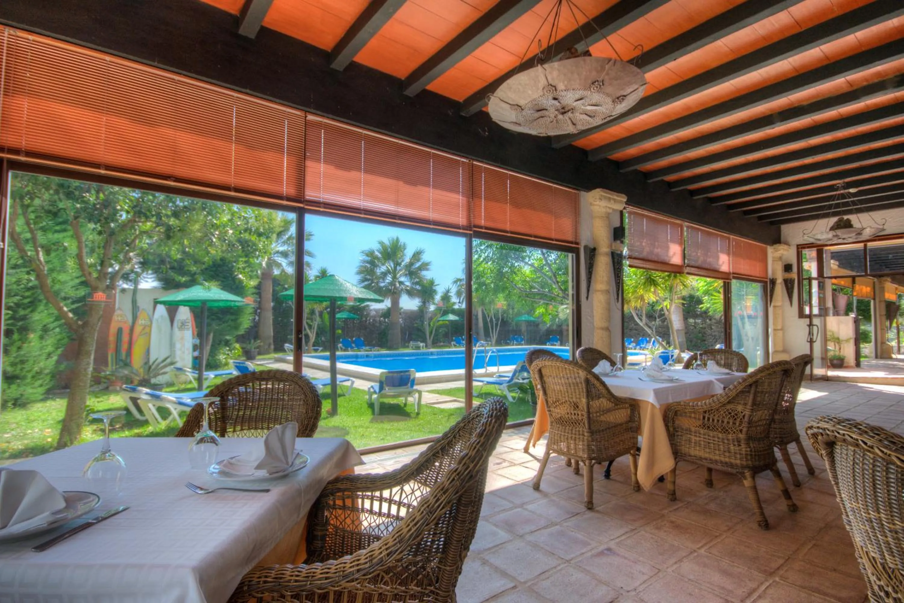 Restaurant/places to eat in Dulce Nombre Hotel - Apartamentos