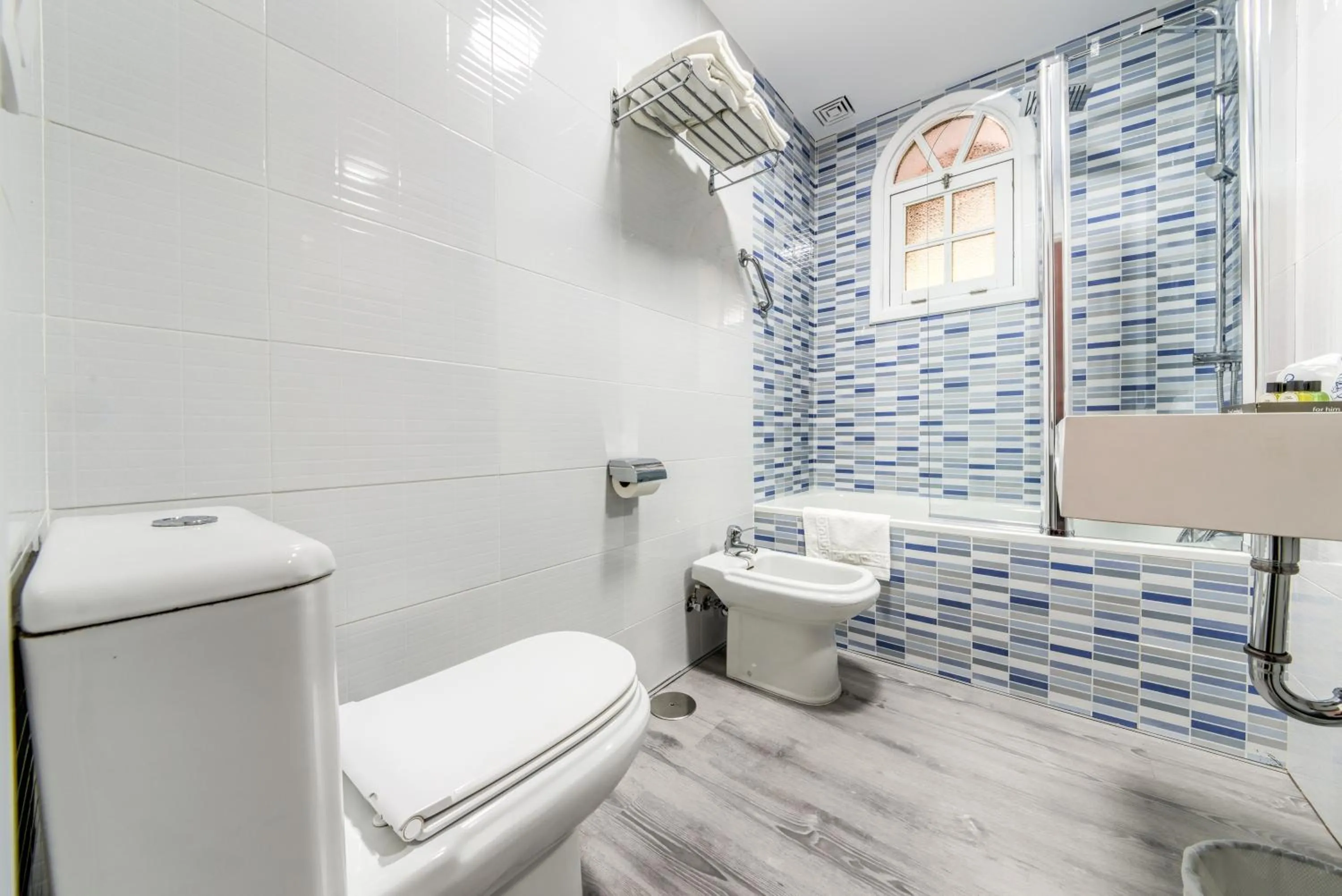 Shower in Dulce Nombre Hotel - Apartamentos