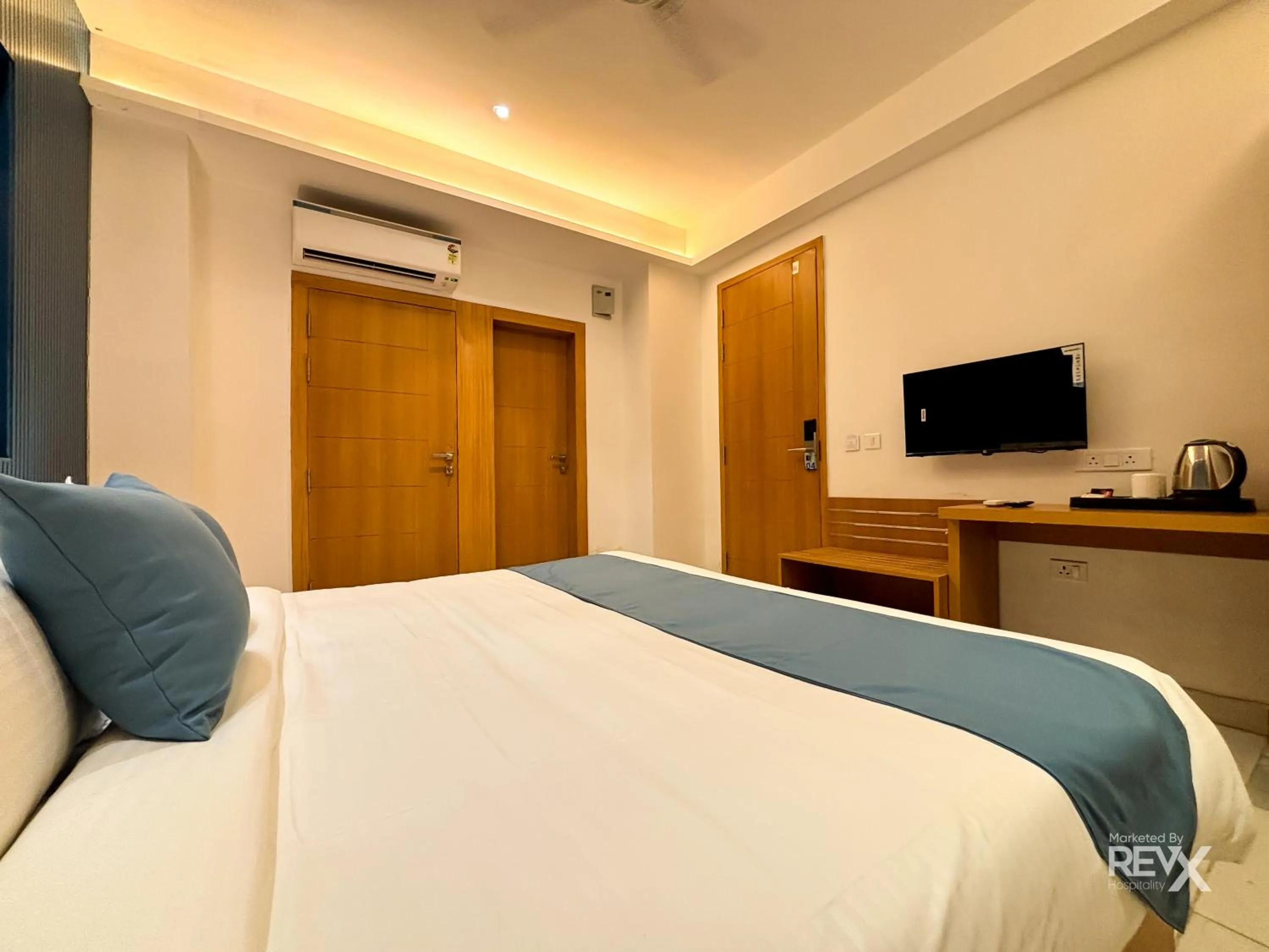 TV and multimedia, Bed in Oak Leaf Hotel