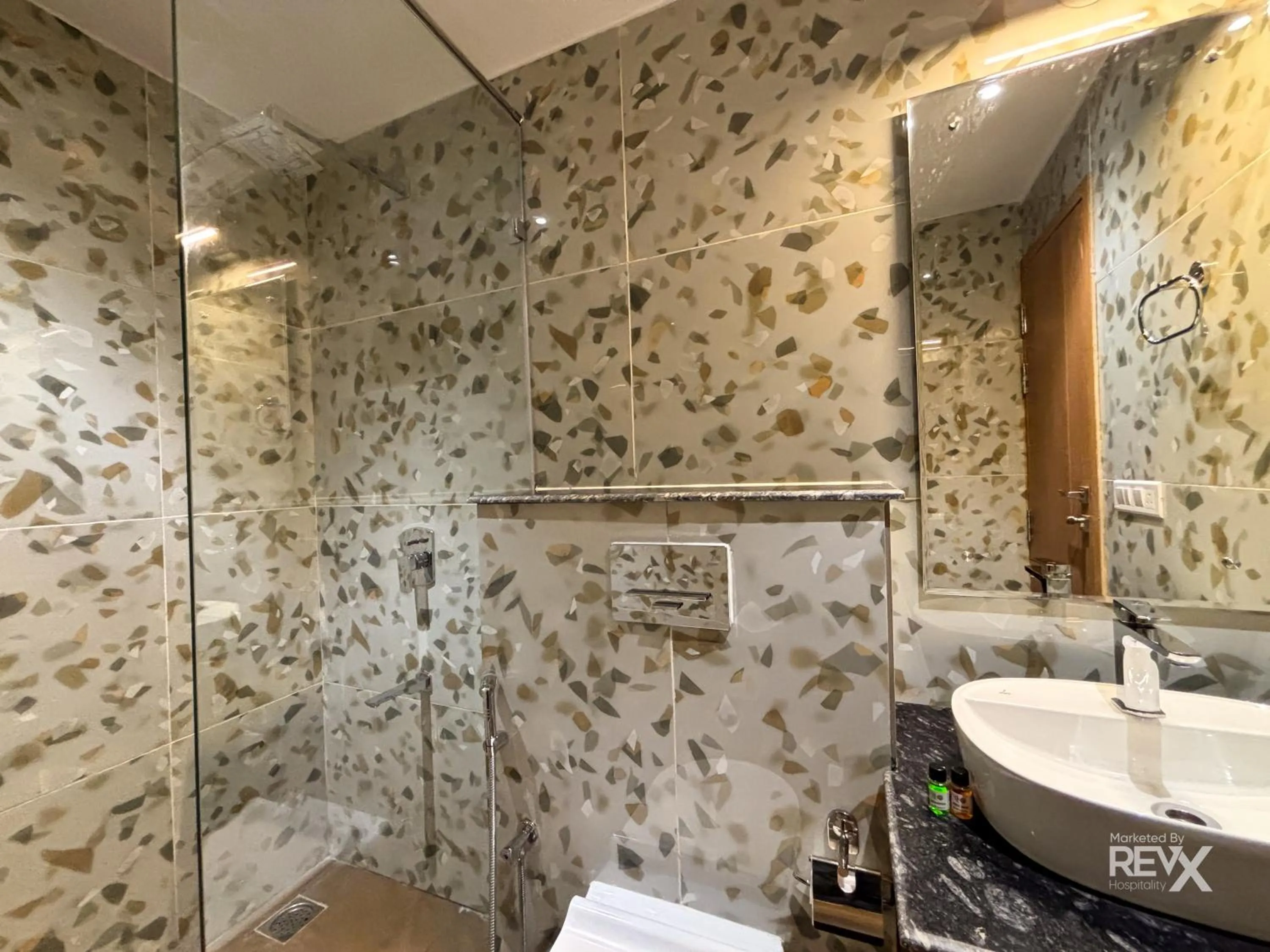 Bathroom in Oak Leaf Hotel