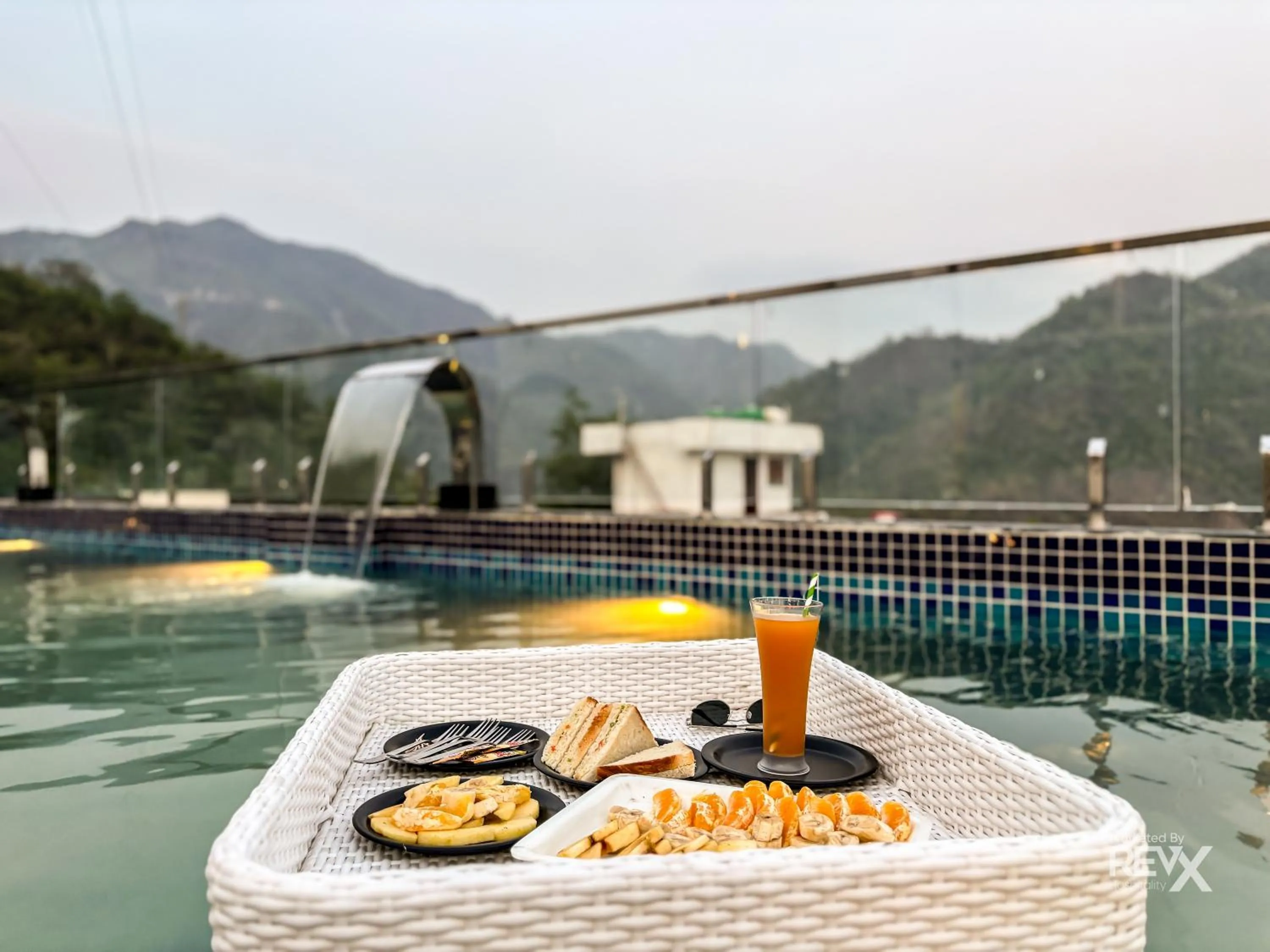 Breakfast in Oak Leaf Hotel