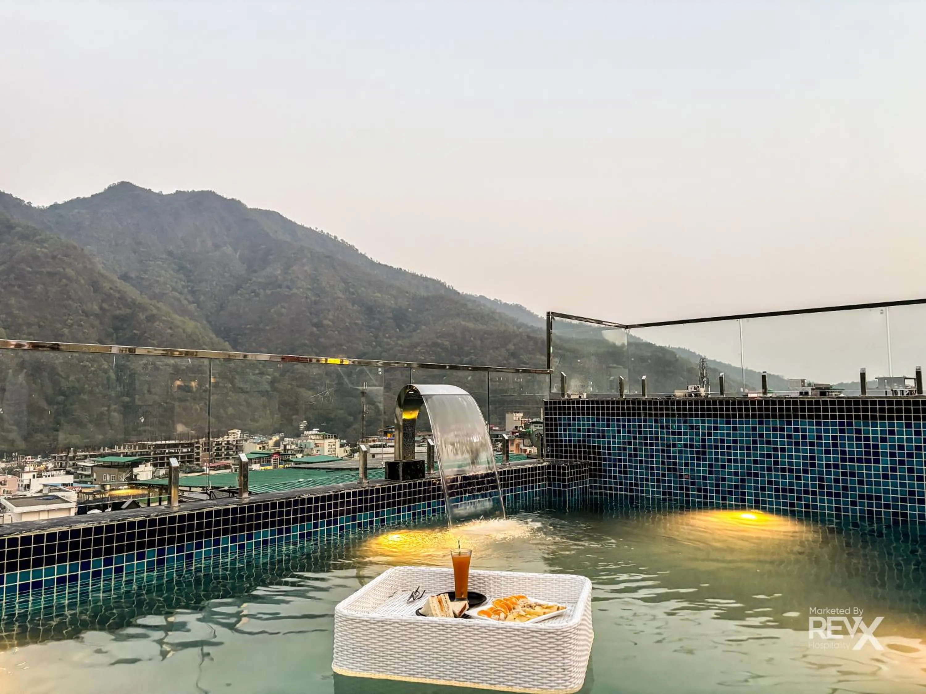 Day in Oak Leaf Hotel