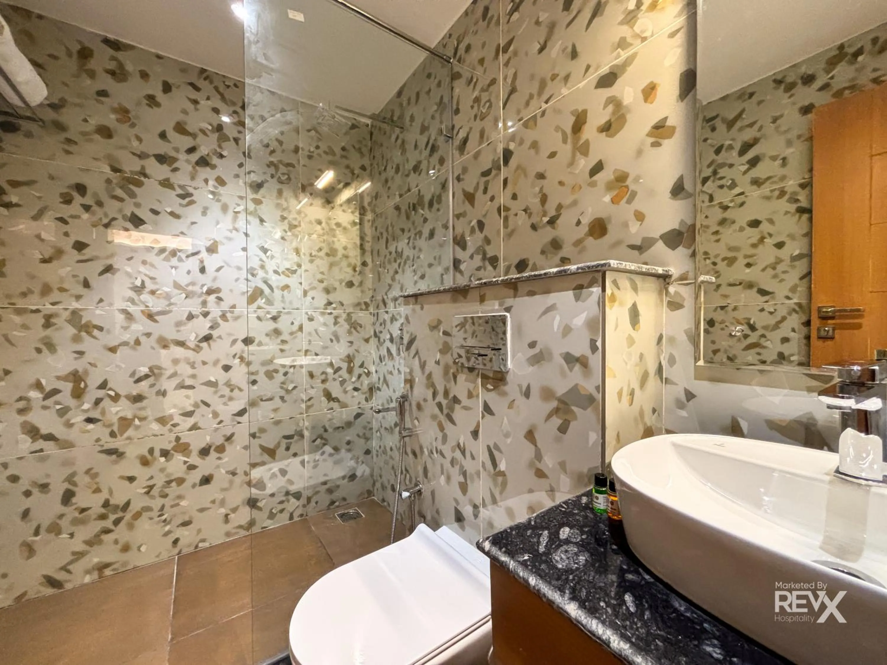 Shower in Oak Leaf Hotel