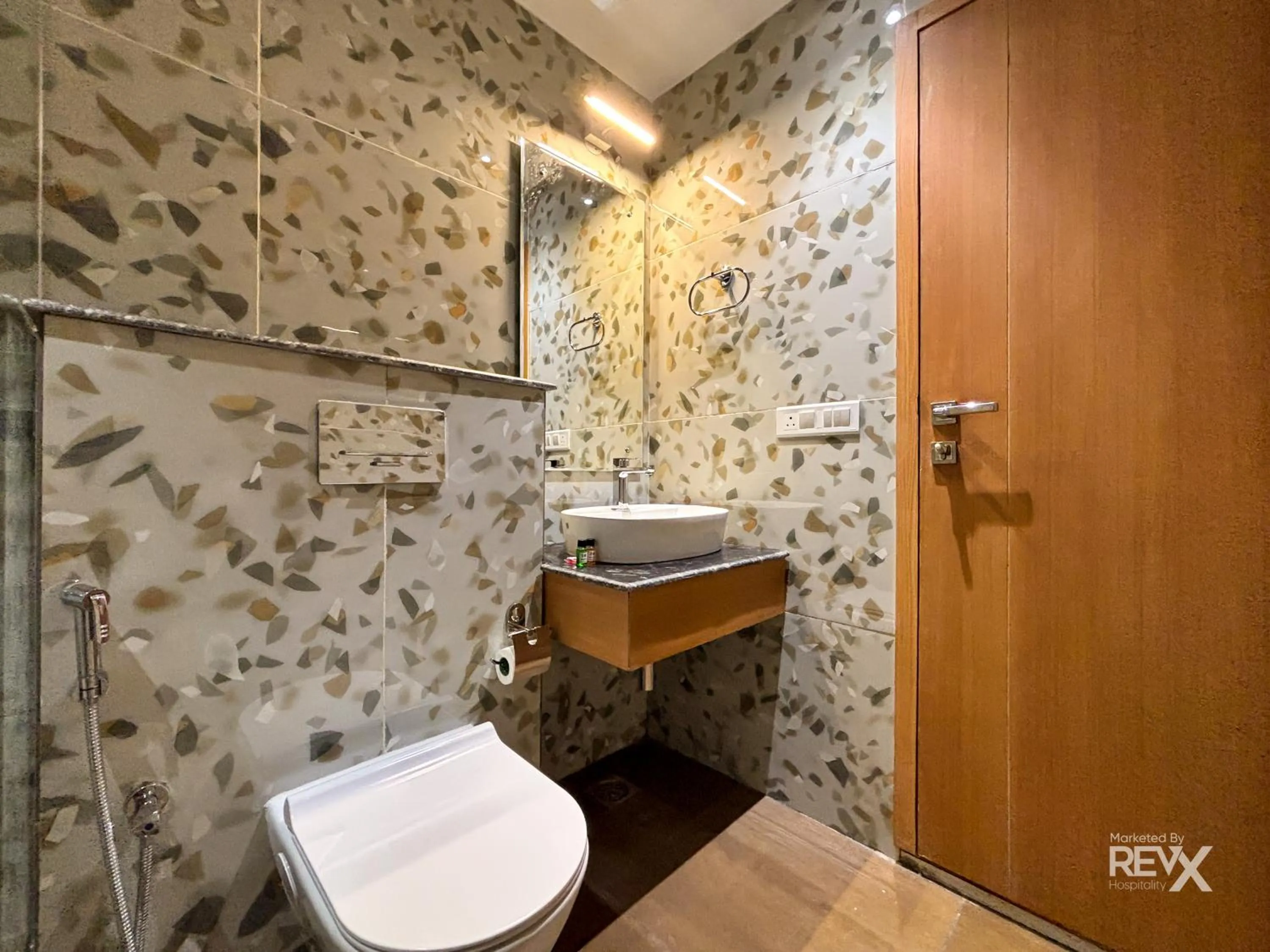 Toilet in Oak Leaf Hotel