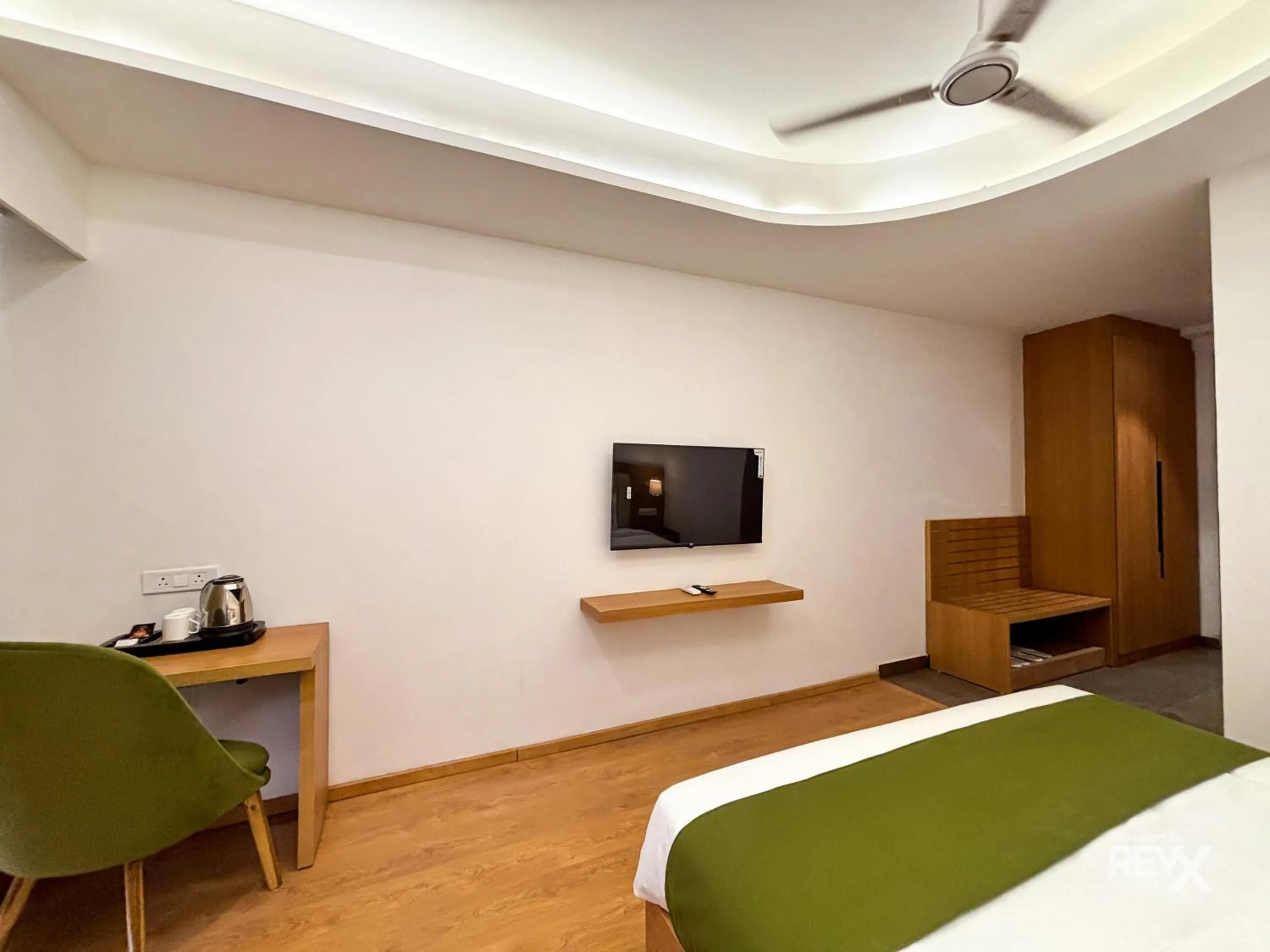 TV and multimedia, Bed in Oak Leaf Hotel