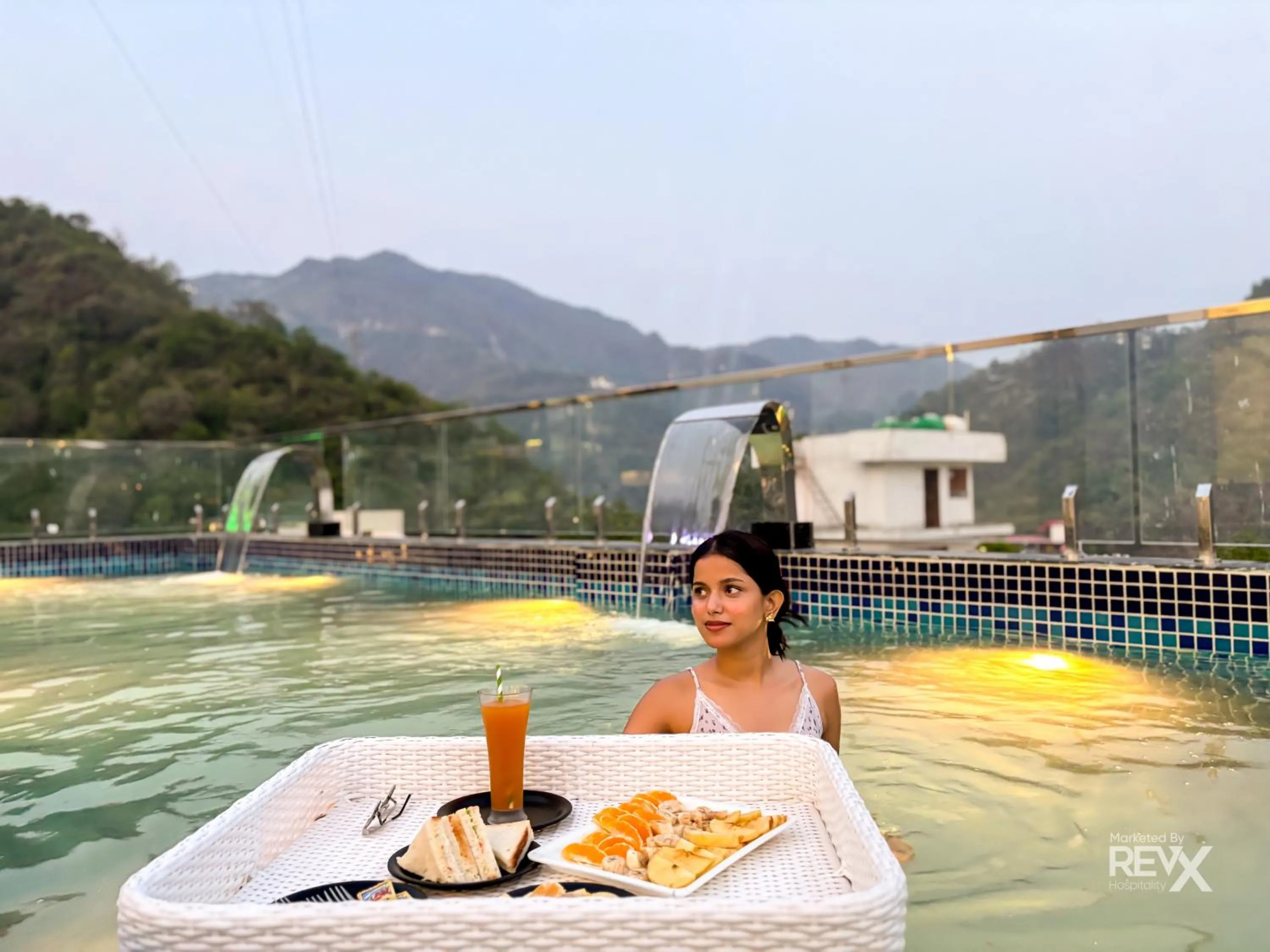 People in Oak Leaf Hotel