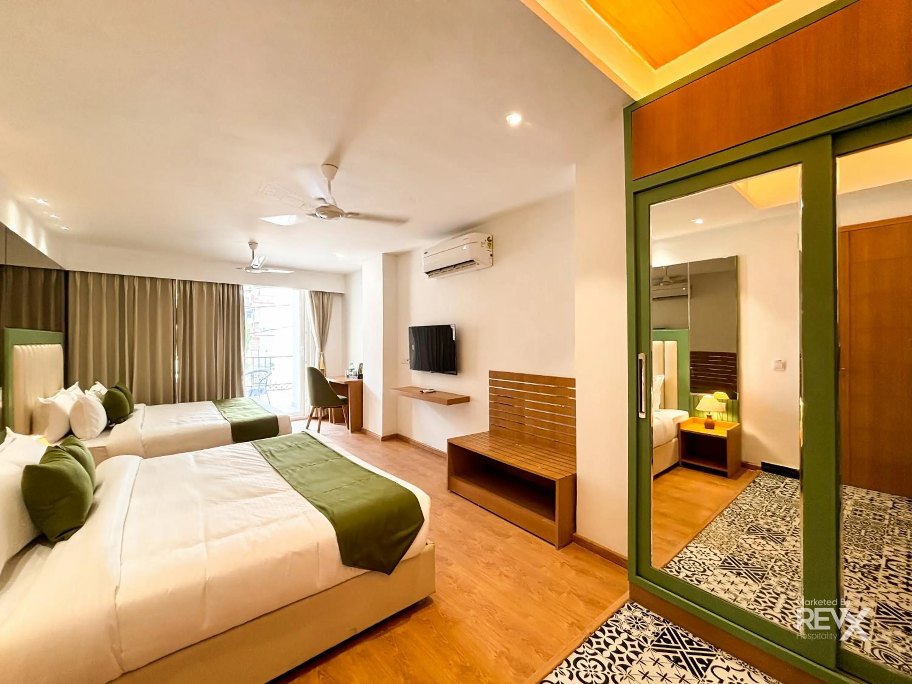 TV and multimedia, Bed in Oak Leaf Hotel