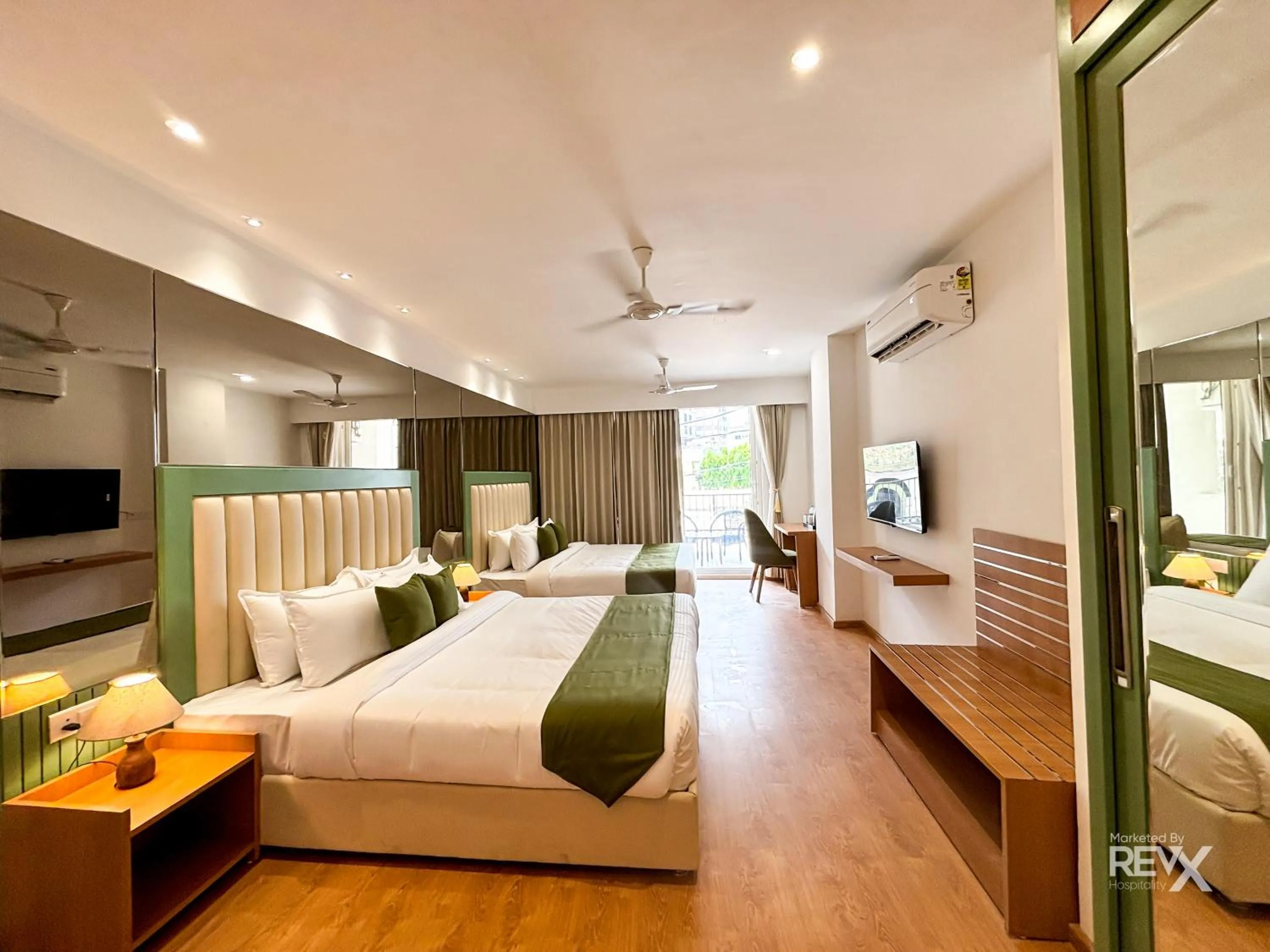 TV and multimedia, Bed in Oak Leaf Hotel