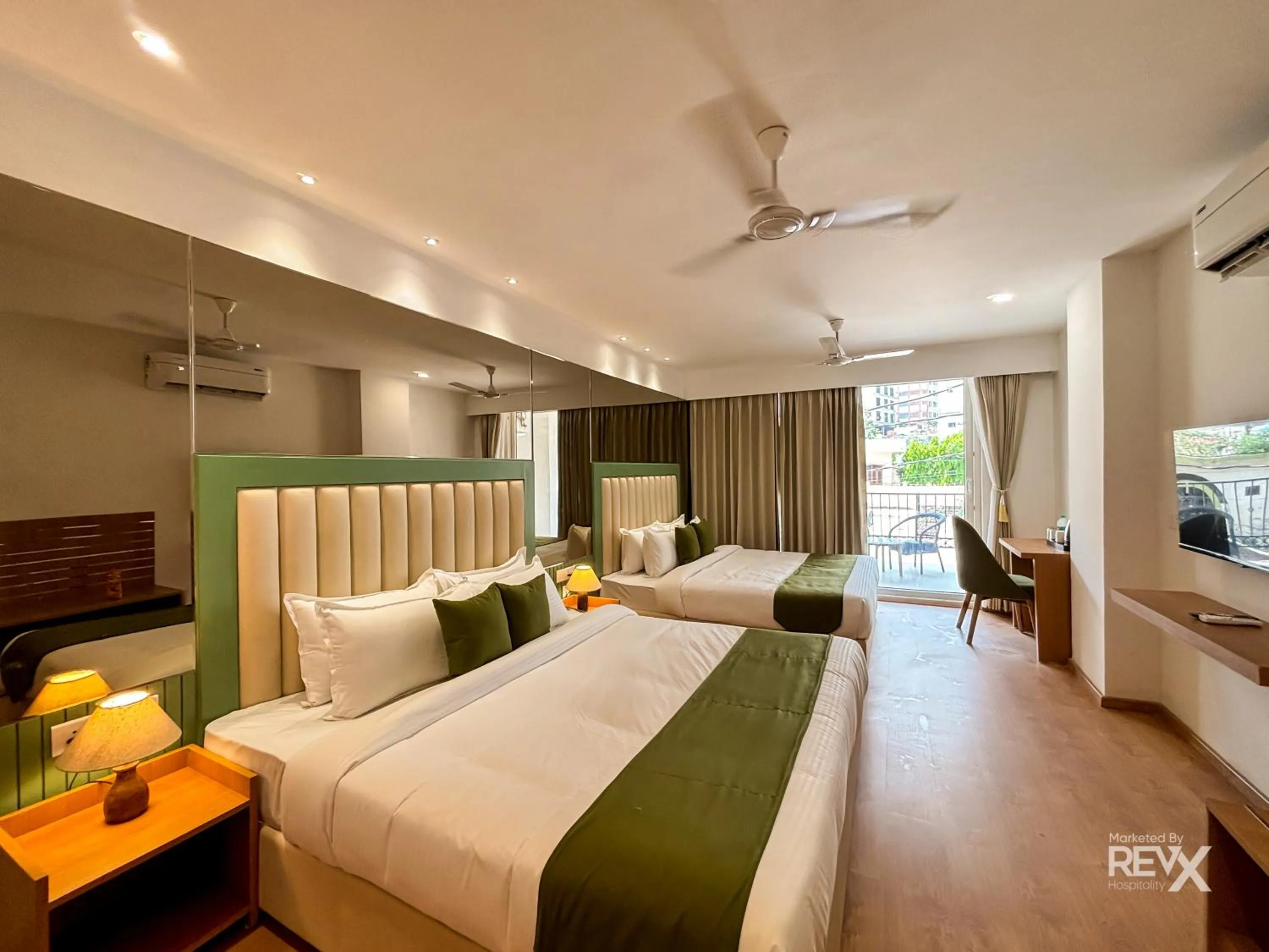 TV and multimedia, Bed in Oak Leaf Hotel