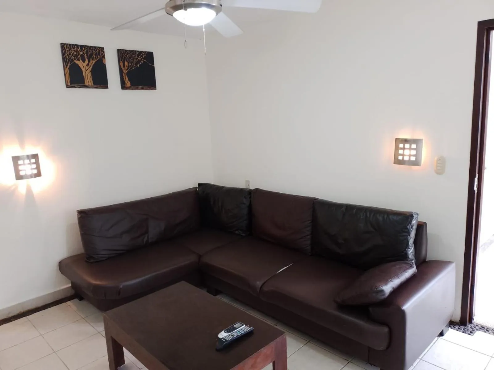 Living room in Angeles Suites & Hotel