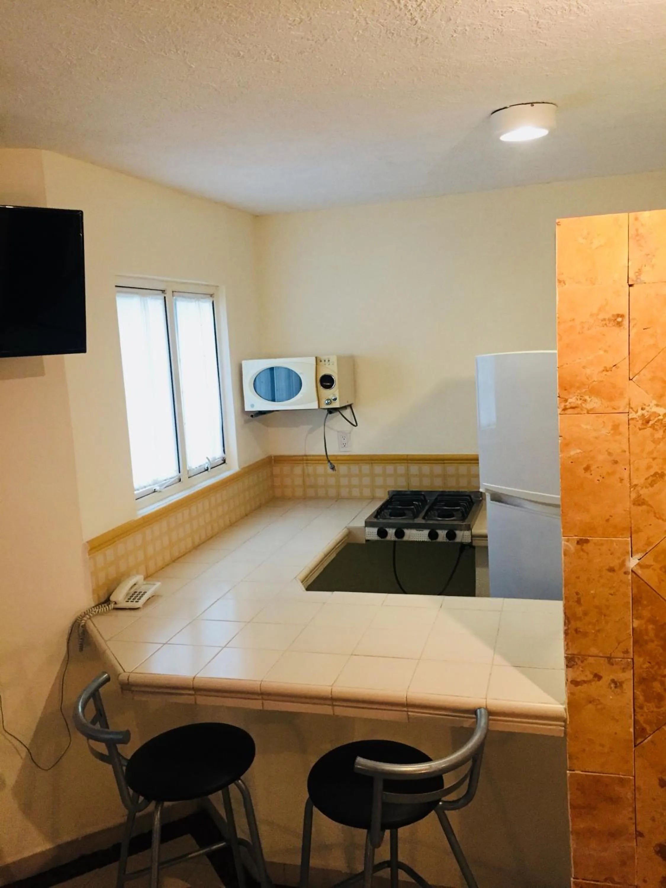 Dining area in Angeles Suites & Hotel