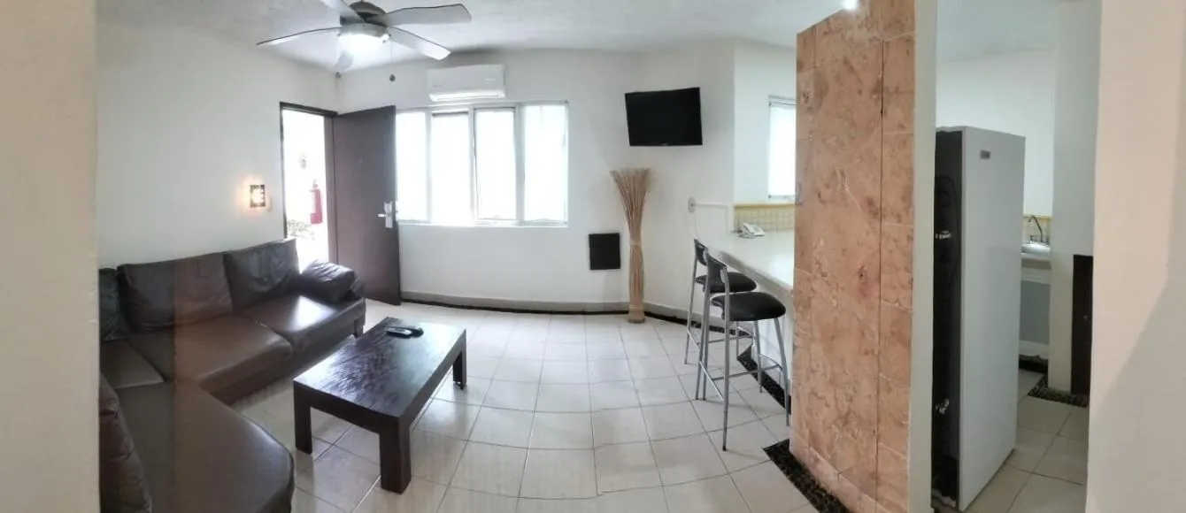 Communal lounge/ TV room in Angeles Suites & Hotel