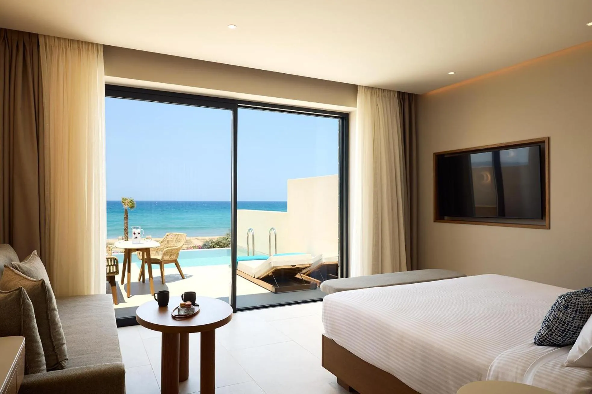 Family suite Sea view 2 bedrooms with private pool in Oros Luxury Beach Resort
