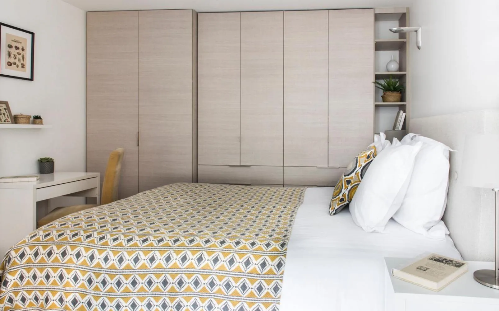 Photo of the whole room, Bed in Appartements - Le Logis Versaillais