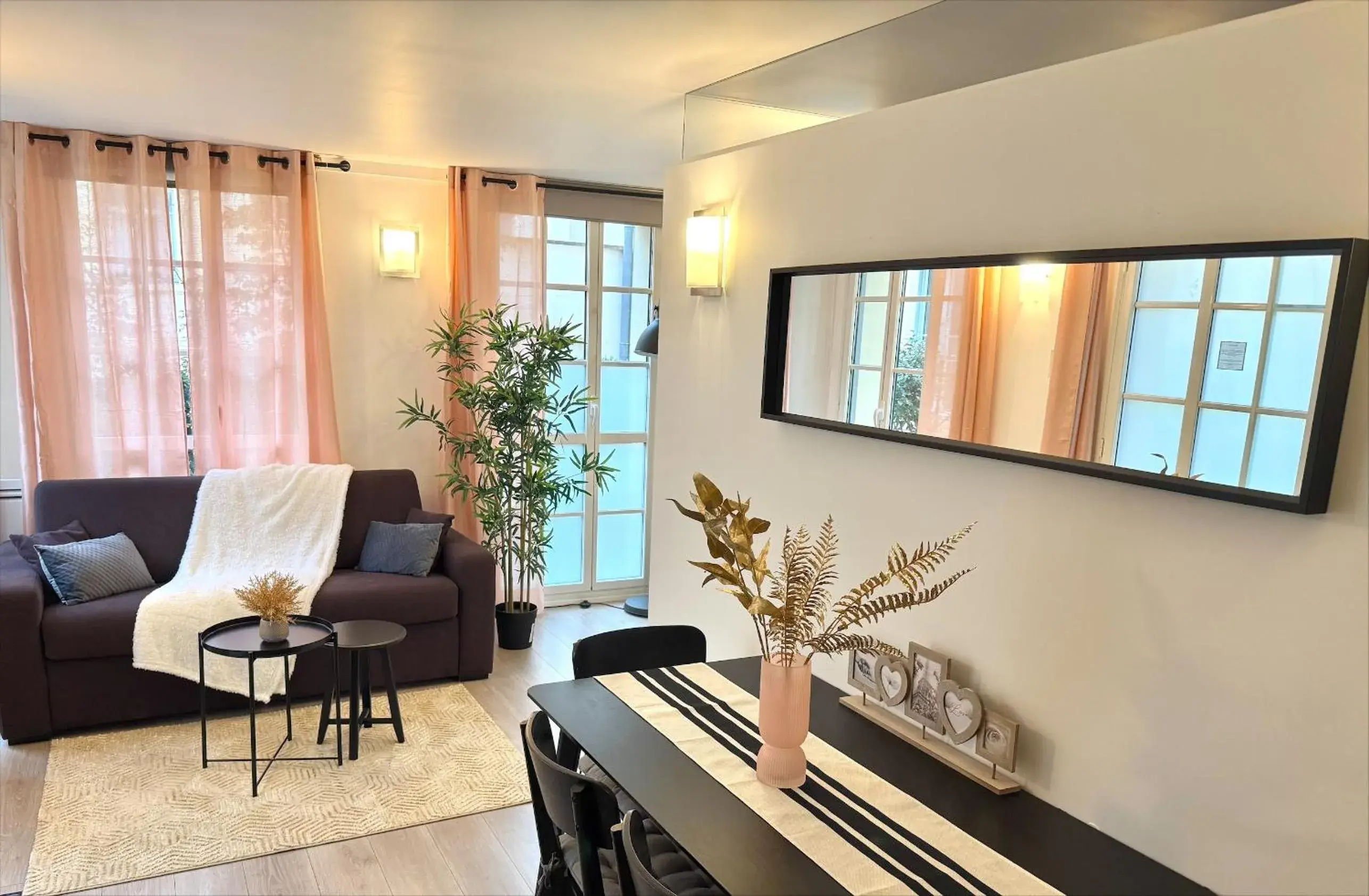 TV and multimedia in Appartements - Le Logis Versaillais TV and multimedia in Appartements - Le Logis Versaillais