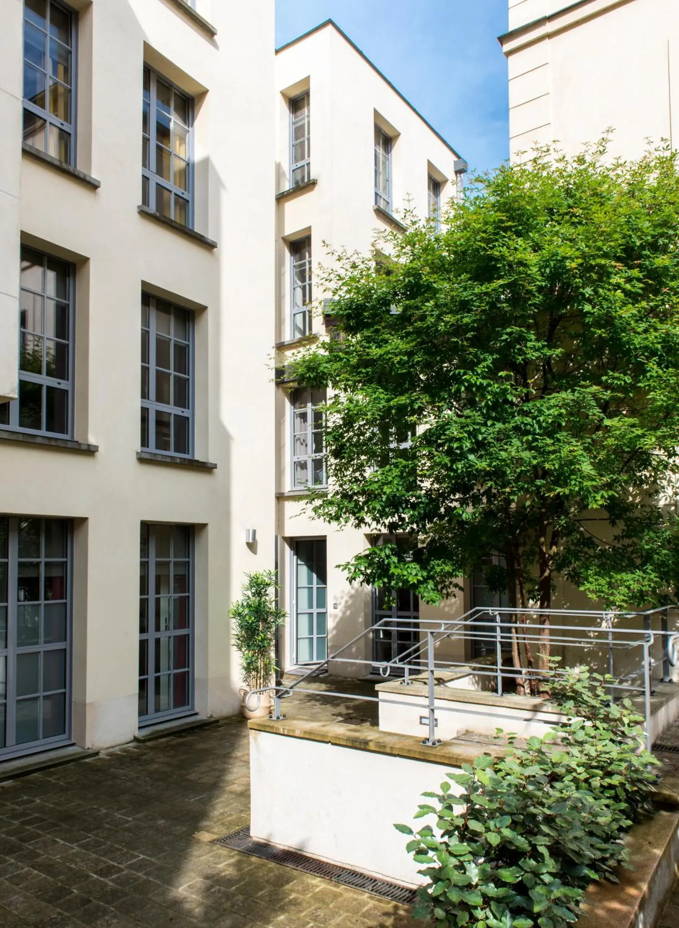 Property building in Appartements - Le Logis Versaillais Property building in Appartements - Le Logis Versaillais