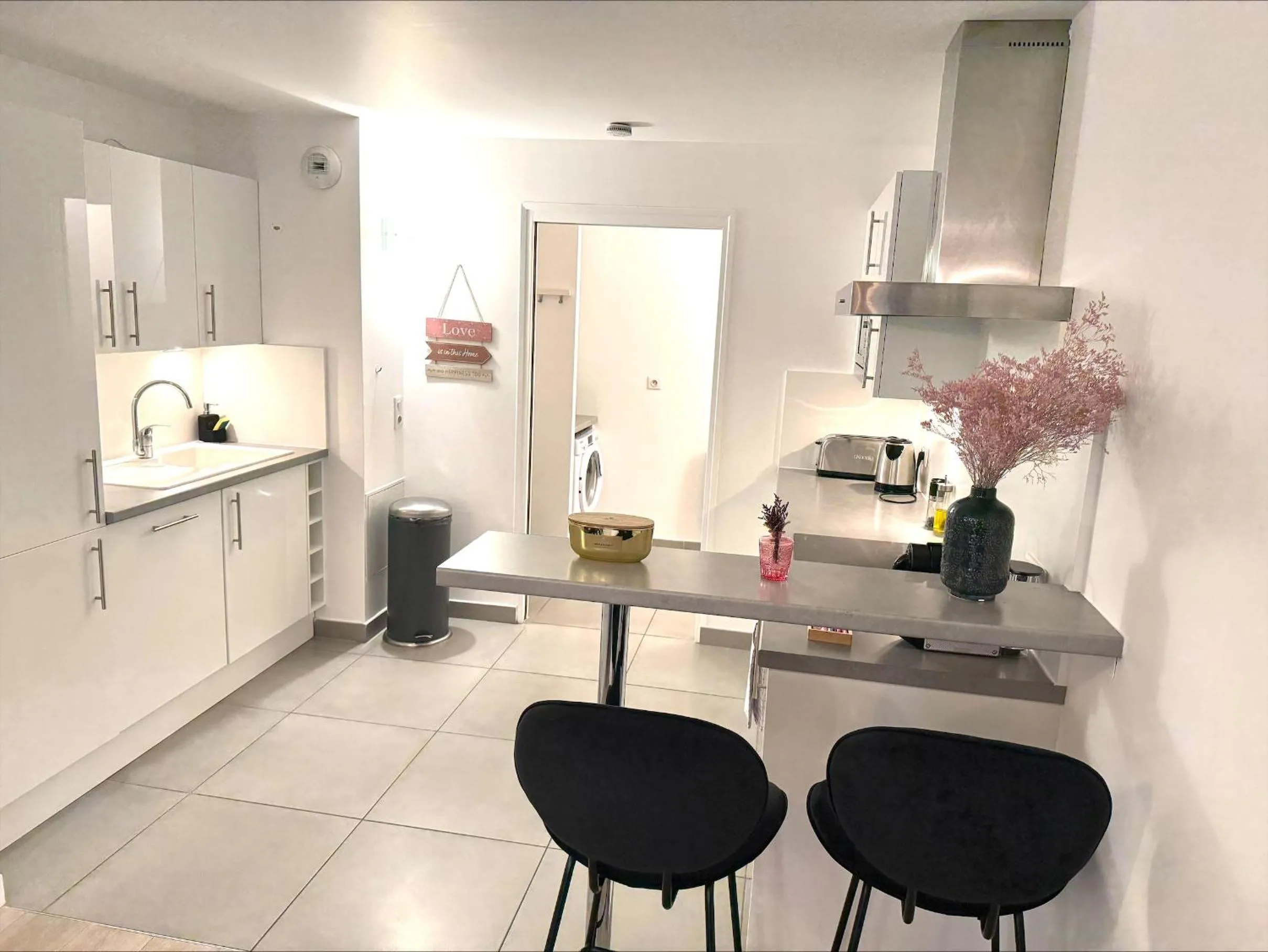 Kitchen or kitchenette in Appartements - Le Logis Versaillais