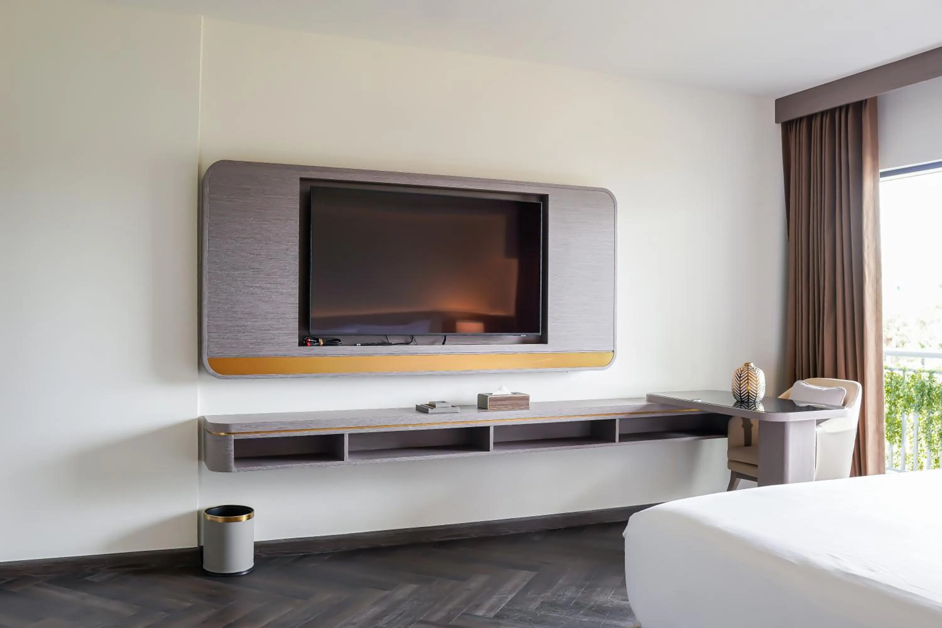 TV and multimedia, Bed in Barley House Hotel, Trademark Collection by Wyndham