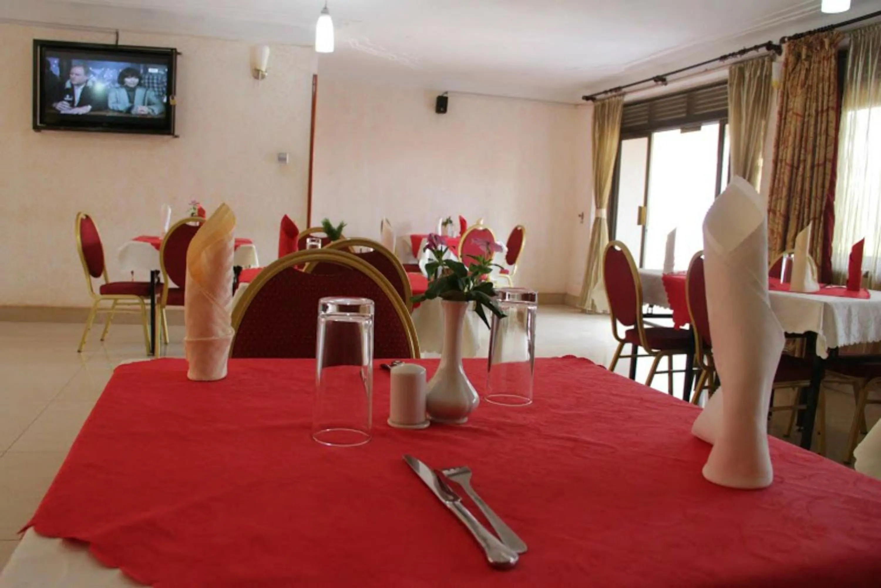 Restaurant/places to eat in Landmark View Hotel