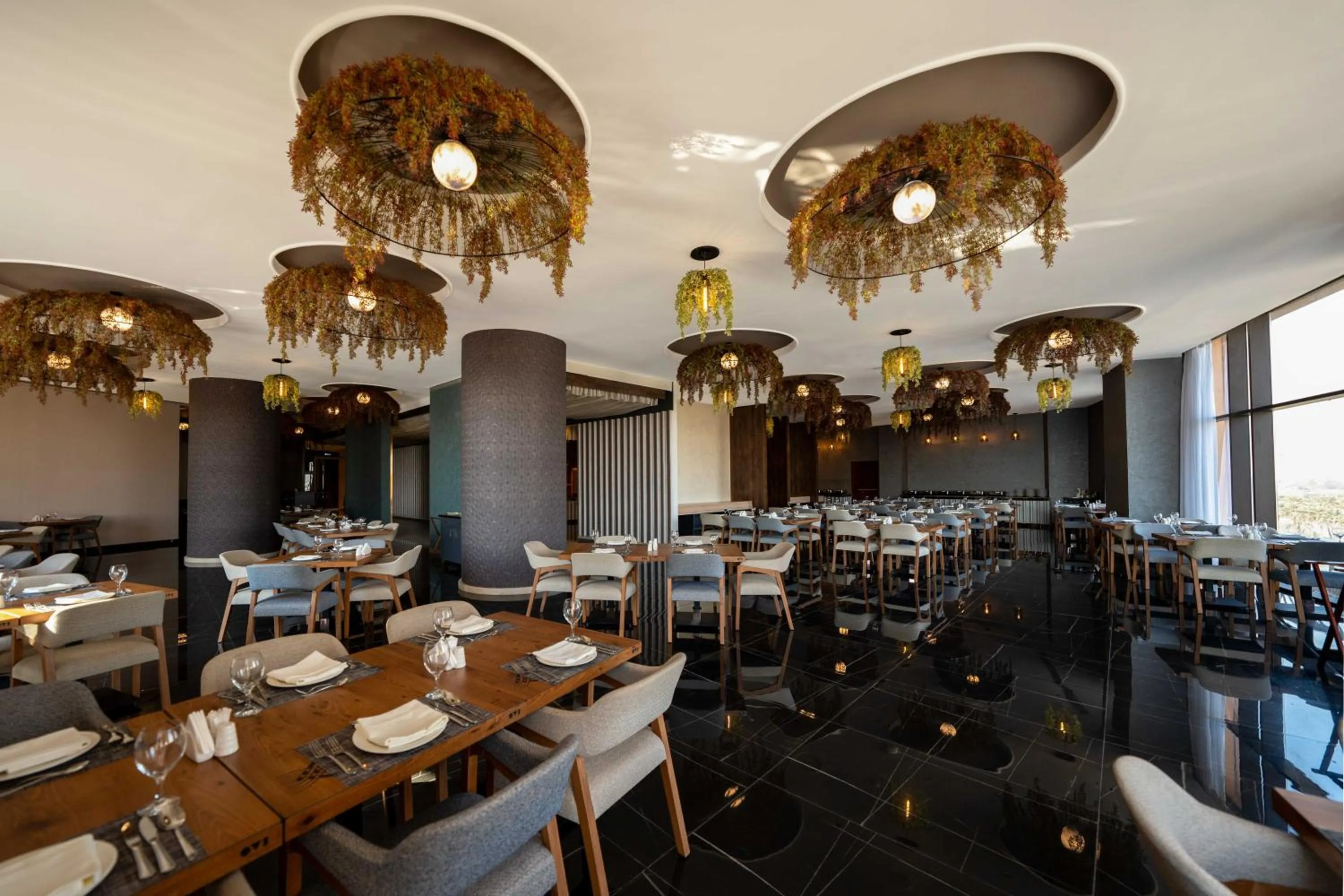 Restaurant/places to eat in World Heart Hotel