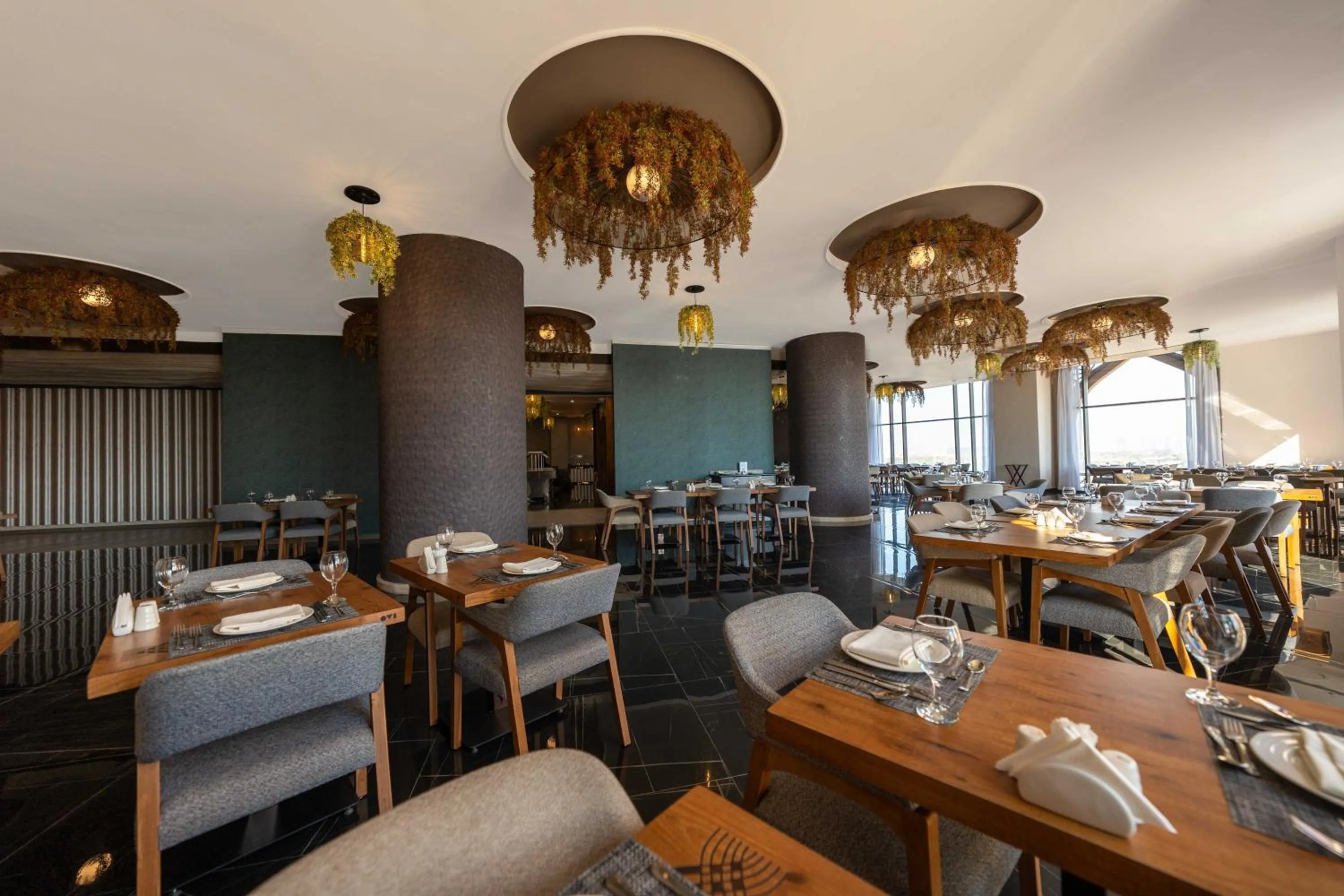Restaurant/places to eat in World Heart Hotel