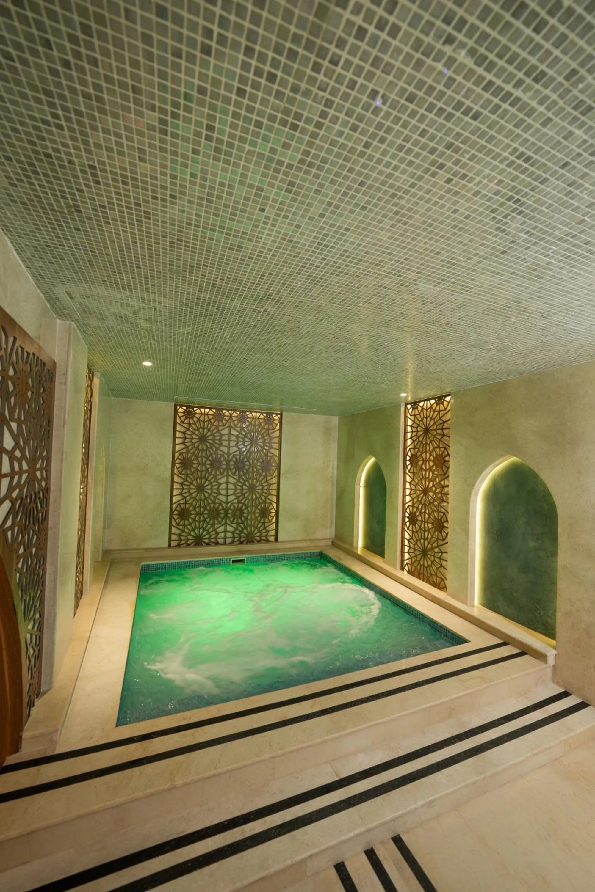 Hot Tub in World Heart Hotel