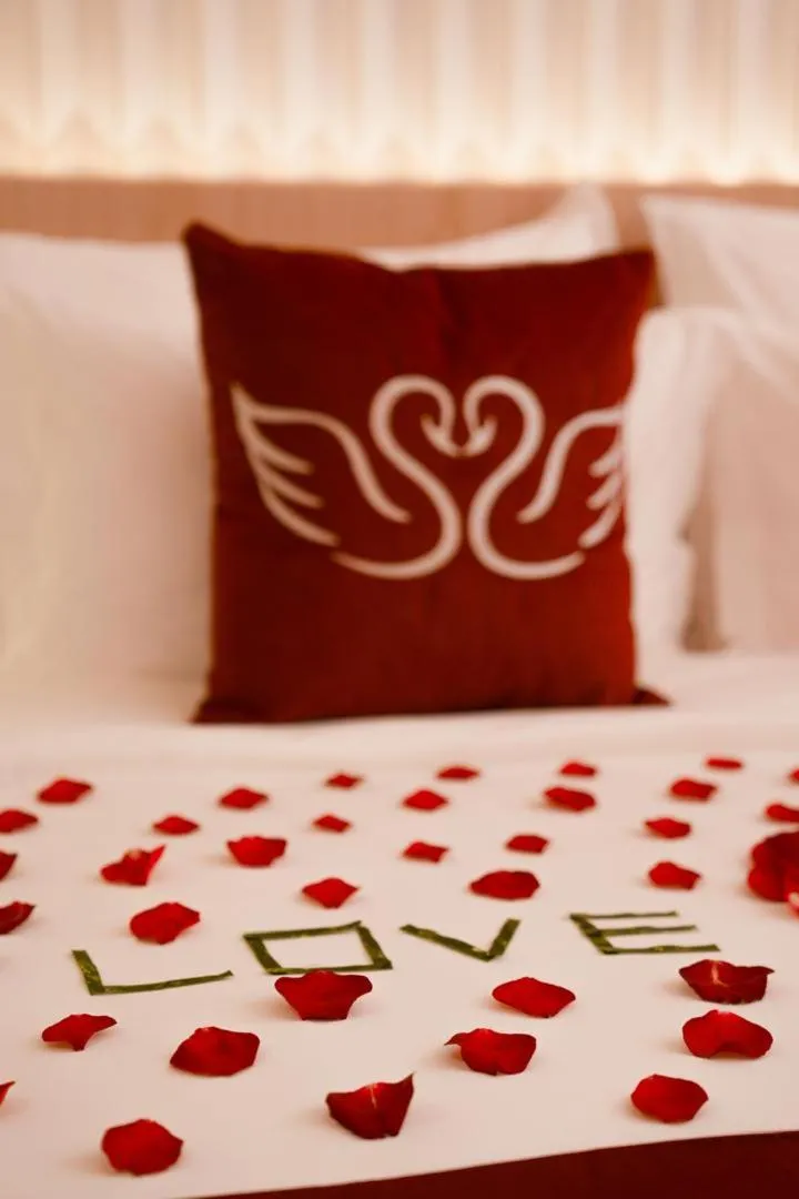 Bedroom, Bed in World Heart Hotel