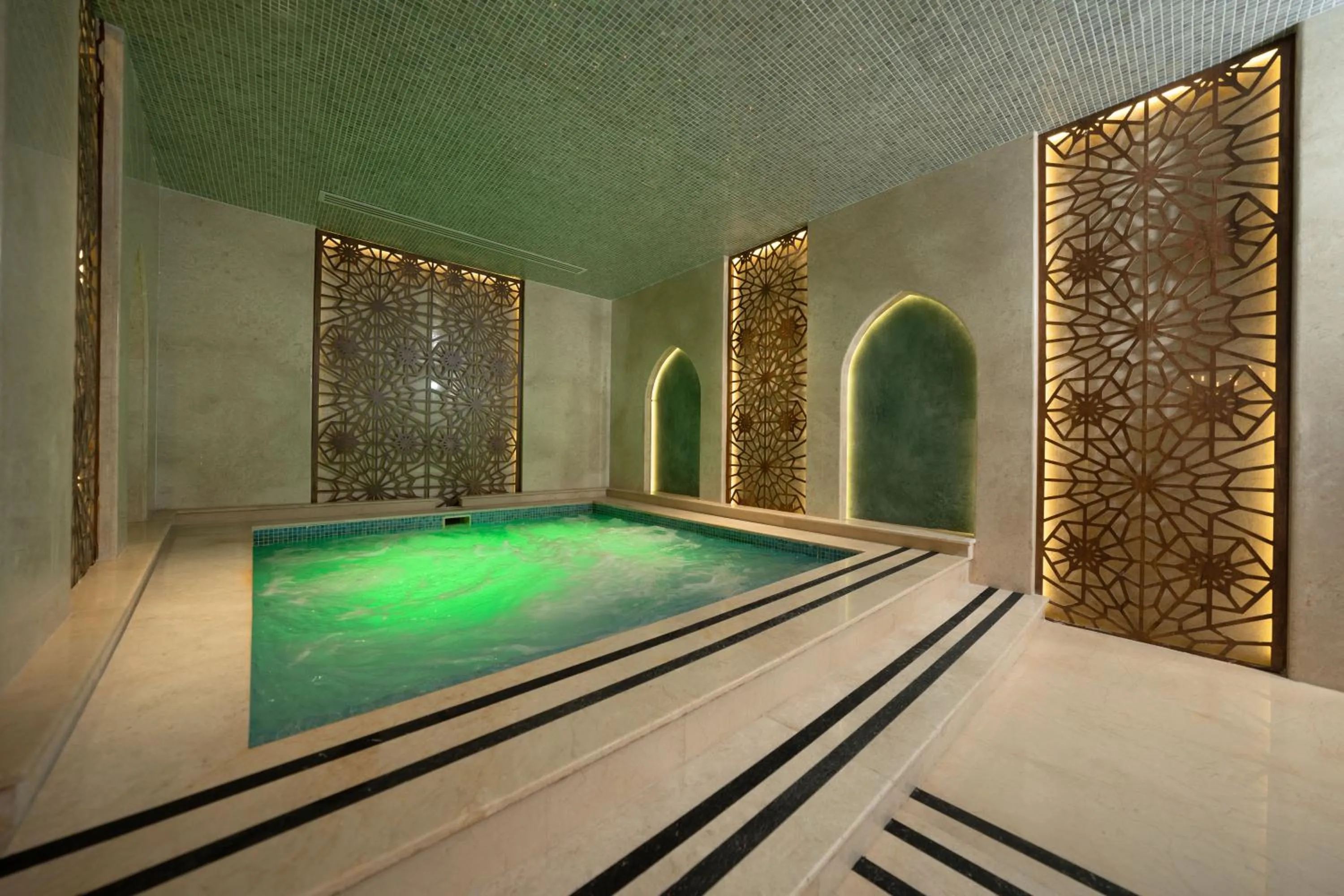 Hot Tub in World Heart Hotel