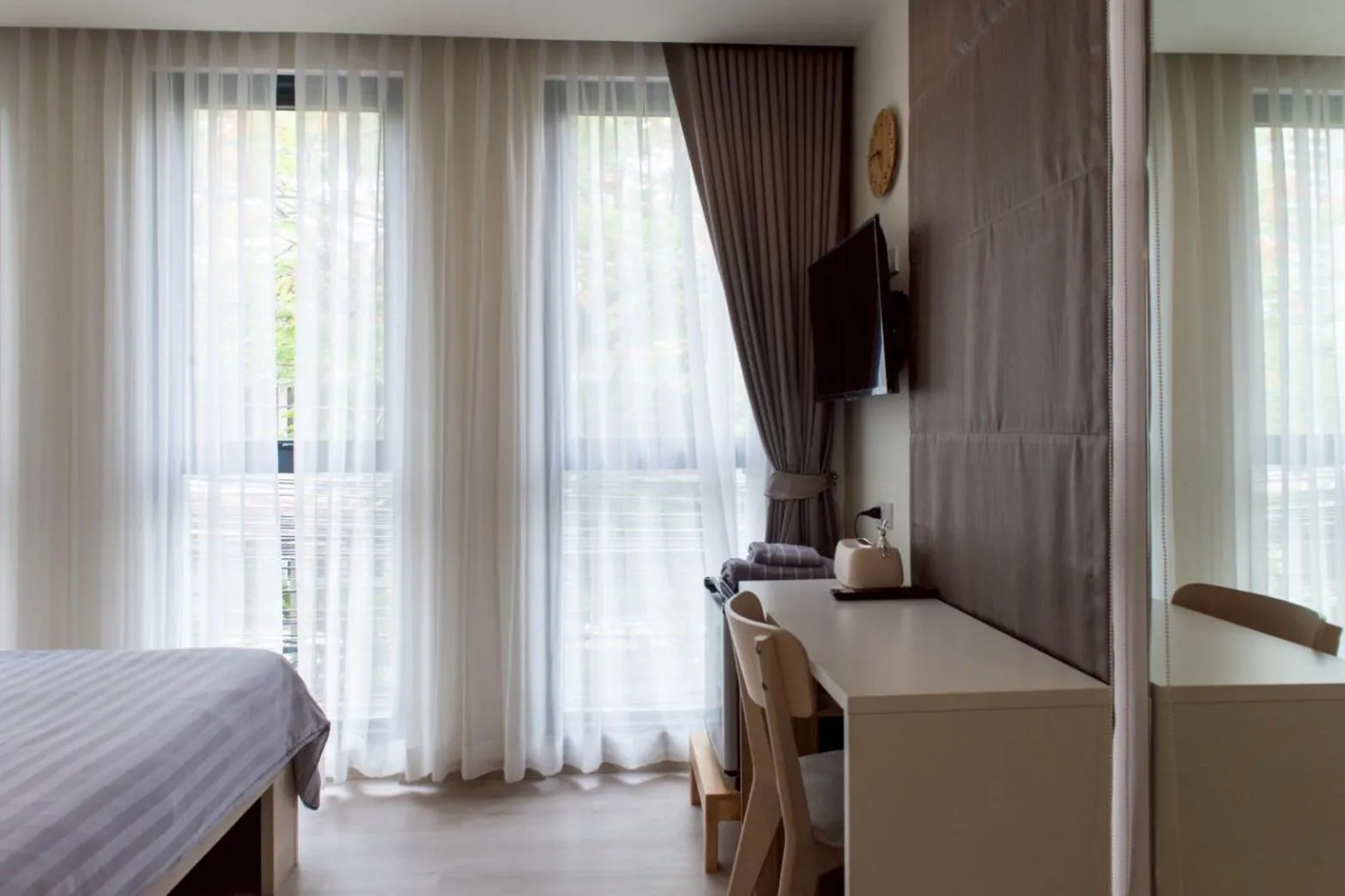 Photo of the whole room, Bed in Shizuka House - 500 m walk to BTS Phrom Phong