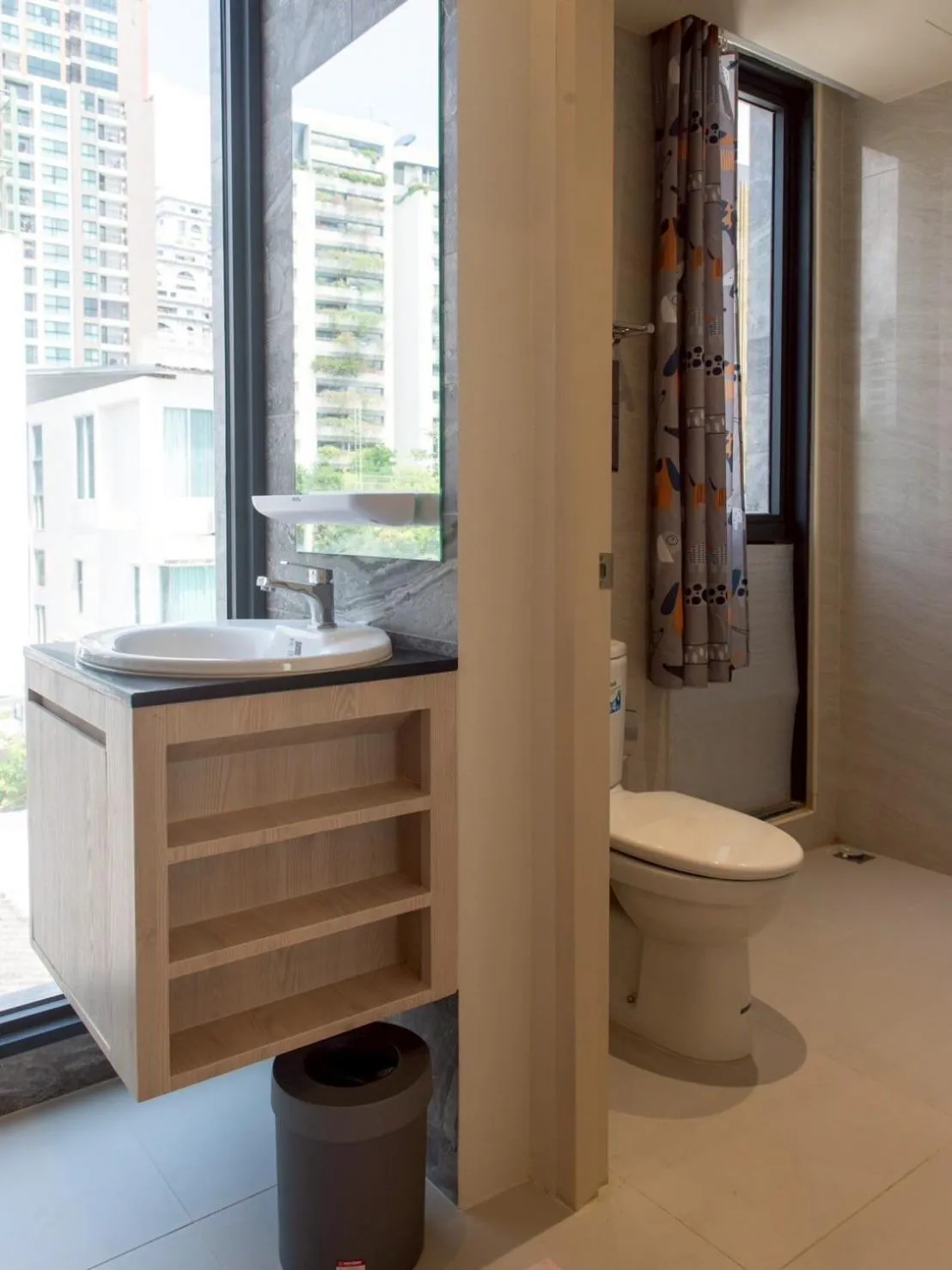 Bathroom in Shizuka House - 500 m walk to BTS Phrom Phong