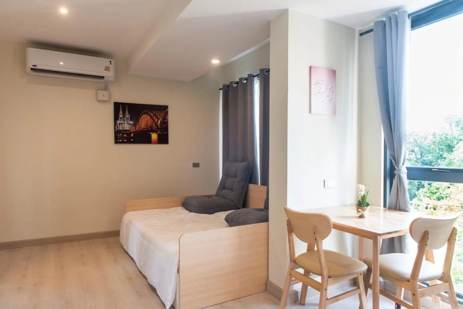 Living room, Bed in Shizuka House - 500 m walk to BTS Phrom Phong