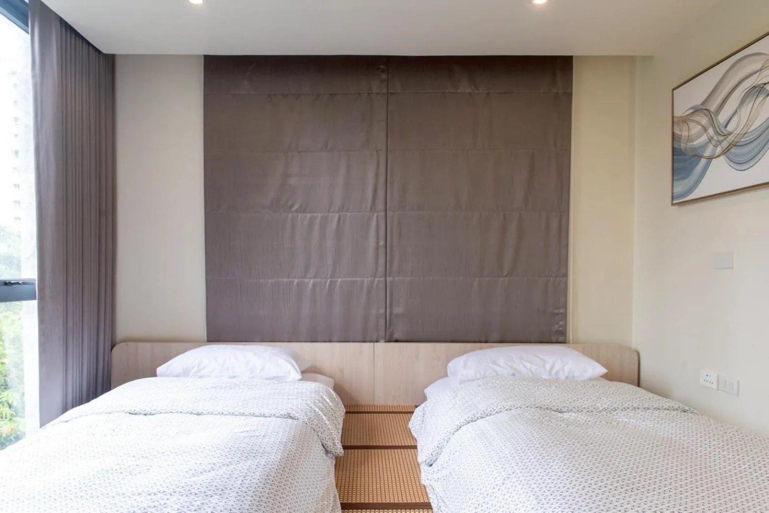 Photo of the whole room, Bed in Shizuka House - 500 m walk to BTS Phrom Phong