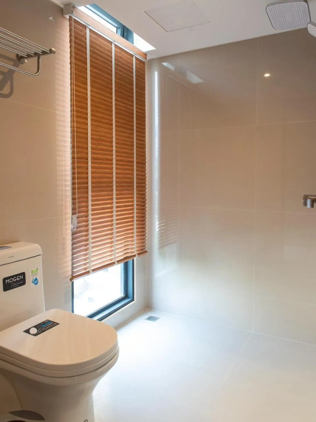 Bathroom in Shizuka House - 500 m walk to BTS Phrom Phong