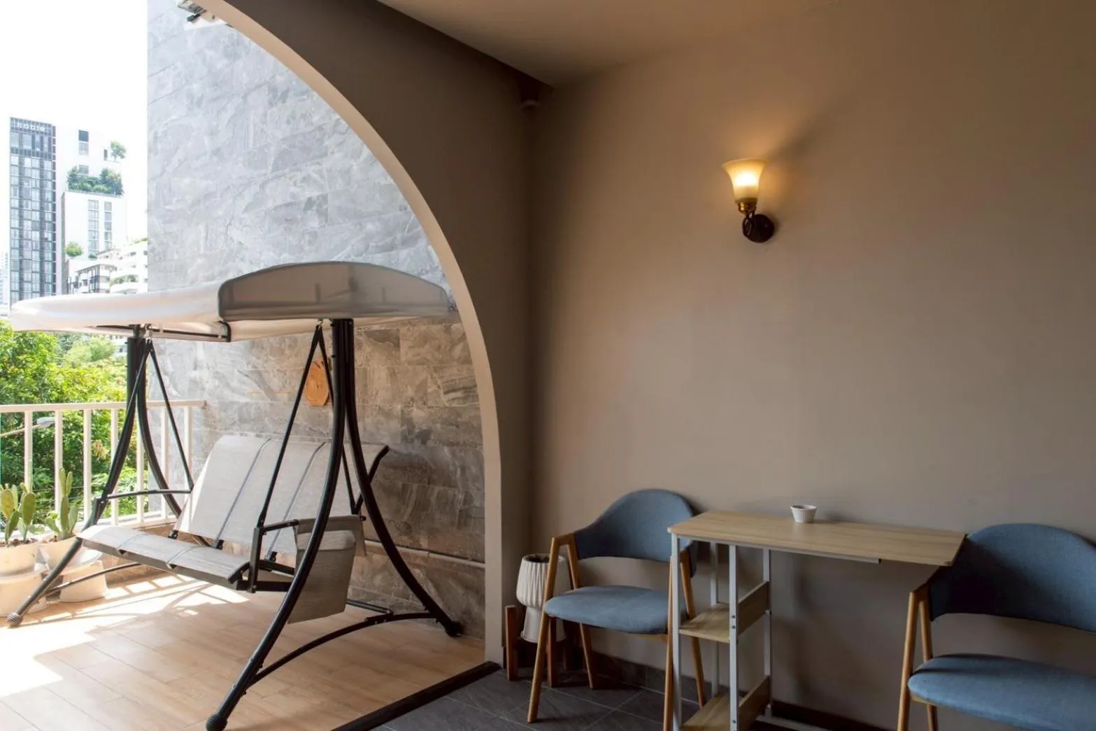 Seating area in Shizuka House - 500 m walk to BTS Phrom Phong