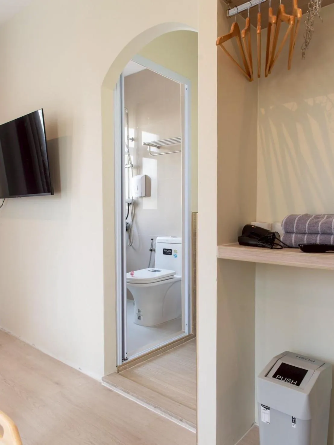 Bathroom in Shizuka House - 500 m walk to BTS Phrom Phong
